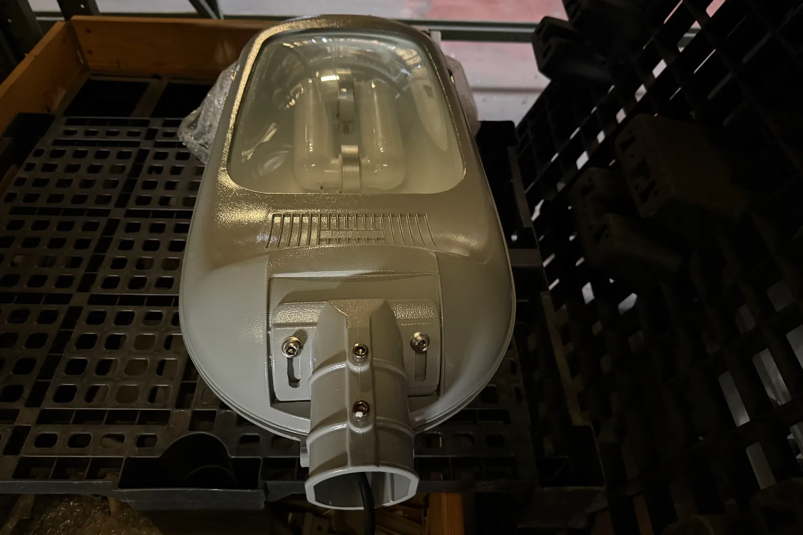 Magazzino lampade ad induzione magnetica, supporti e rimanenze