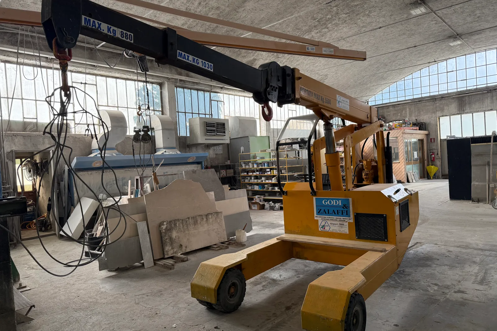 Gru Manghi (ID 32) e carrello elevatore (ID 33)
