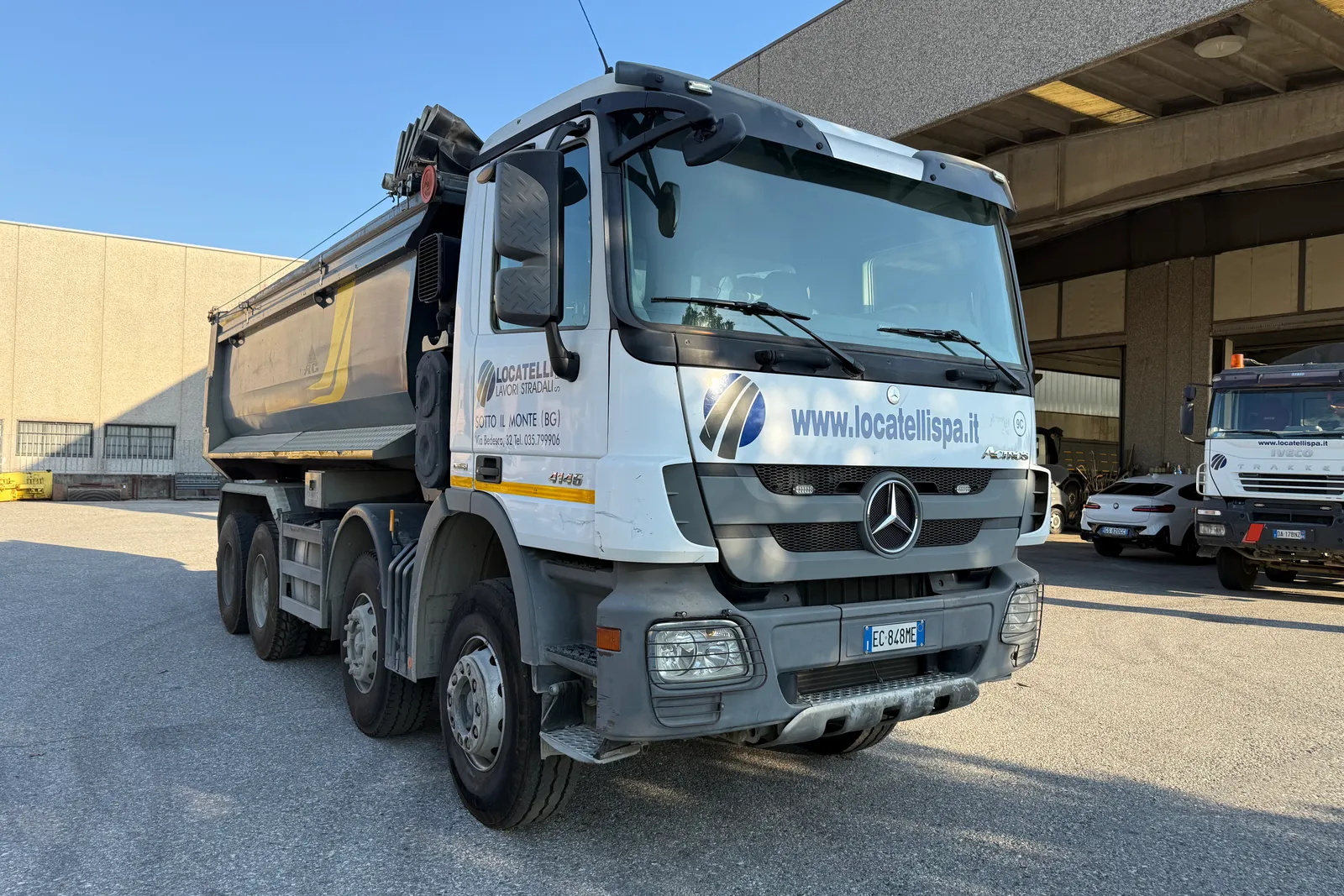 Autocarro ribaltabile Mercedes MB 4145 K targato EC848ME