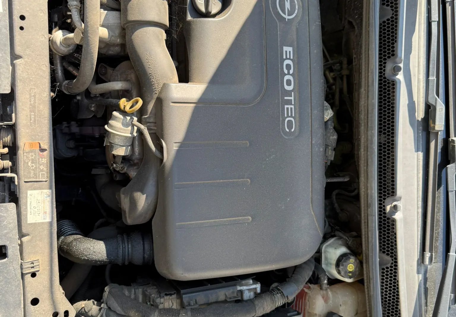 Autovettura Opel Astra targata ER422ZF oltre PC
