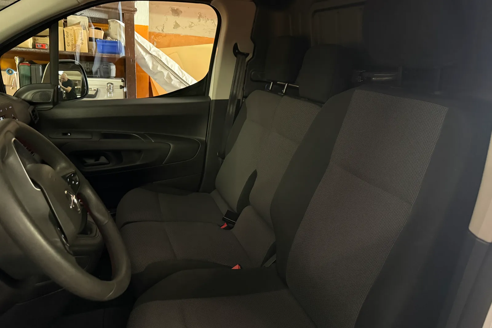 Furgone Opel combo targato FW531JY