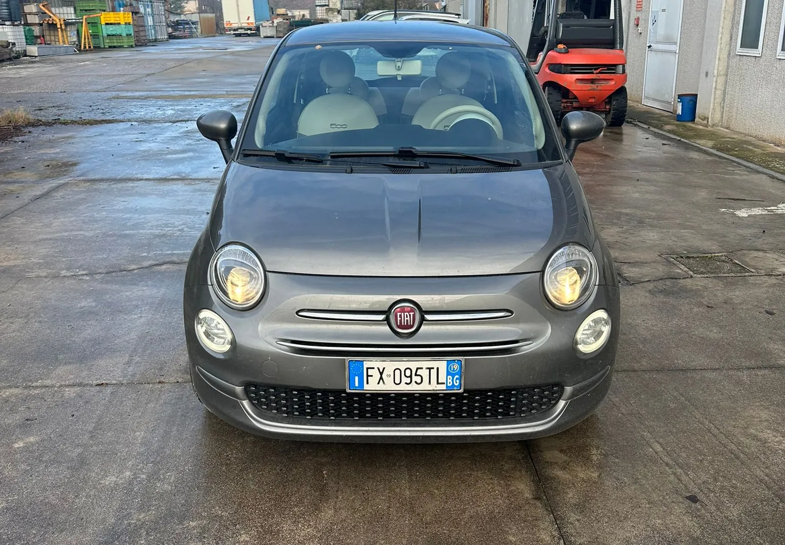 Autovettura FIAT 500 targata FX095TL