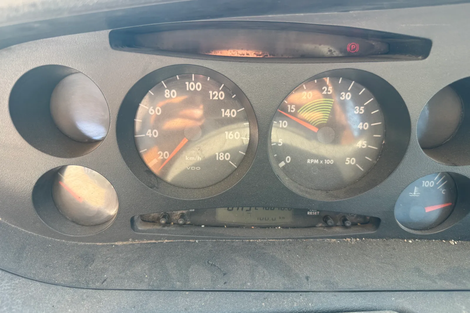 Autocarro ribaltabile Iveco Daily (35C9A) targato CD003FF 
