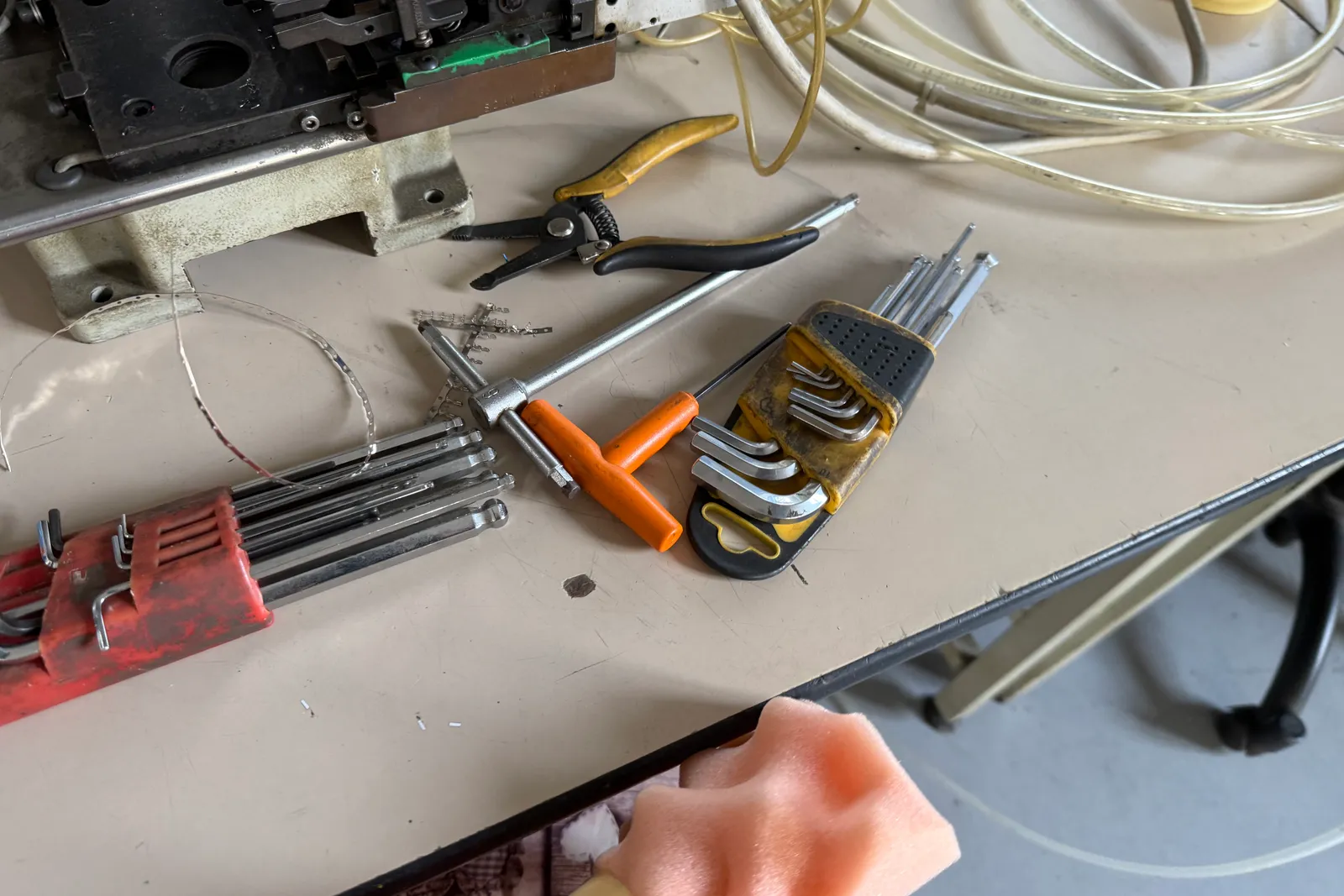 Stazioni saldanti, depuratori elettronici d’aria oltre piccoli attrezzi e componenti varie