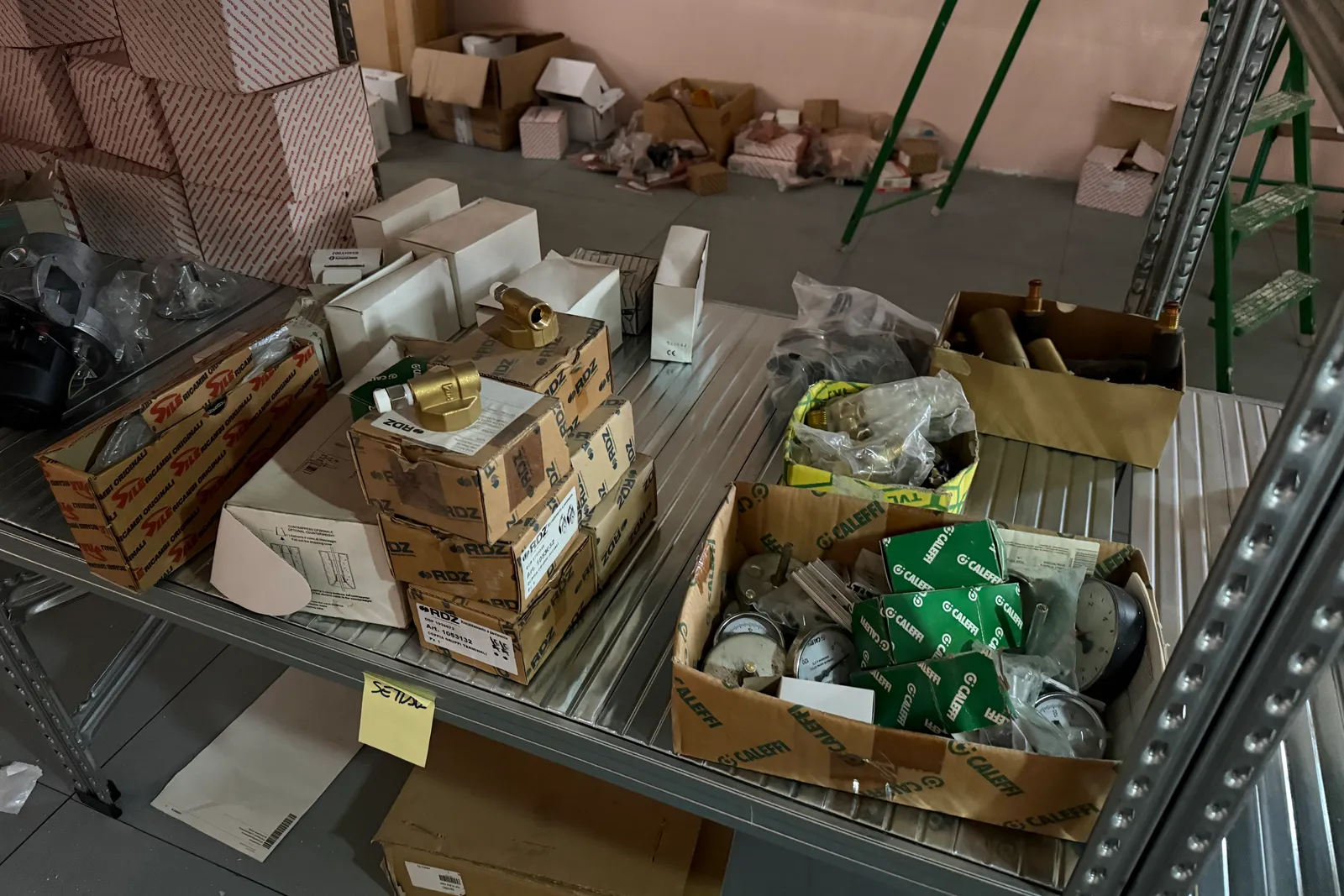 Arredi, scaffali, condizionatori, utensili e minuteria settore idraulico (esclusi ID 37 e beni asserviti all’immobile)