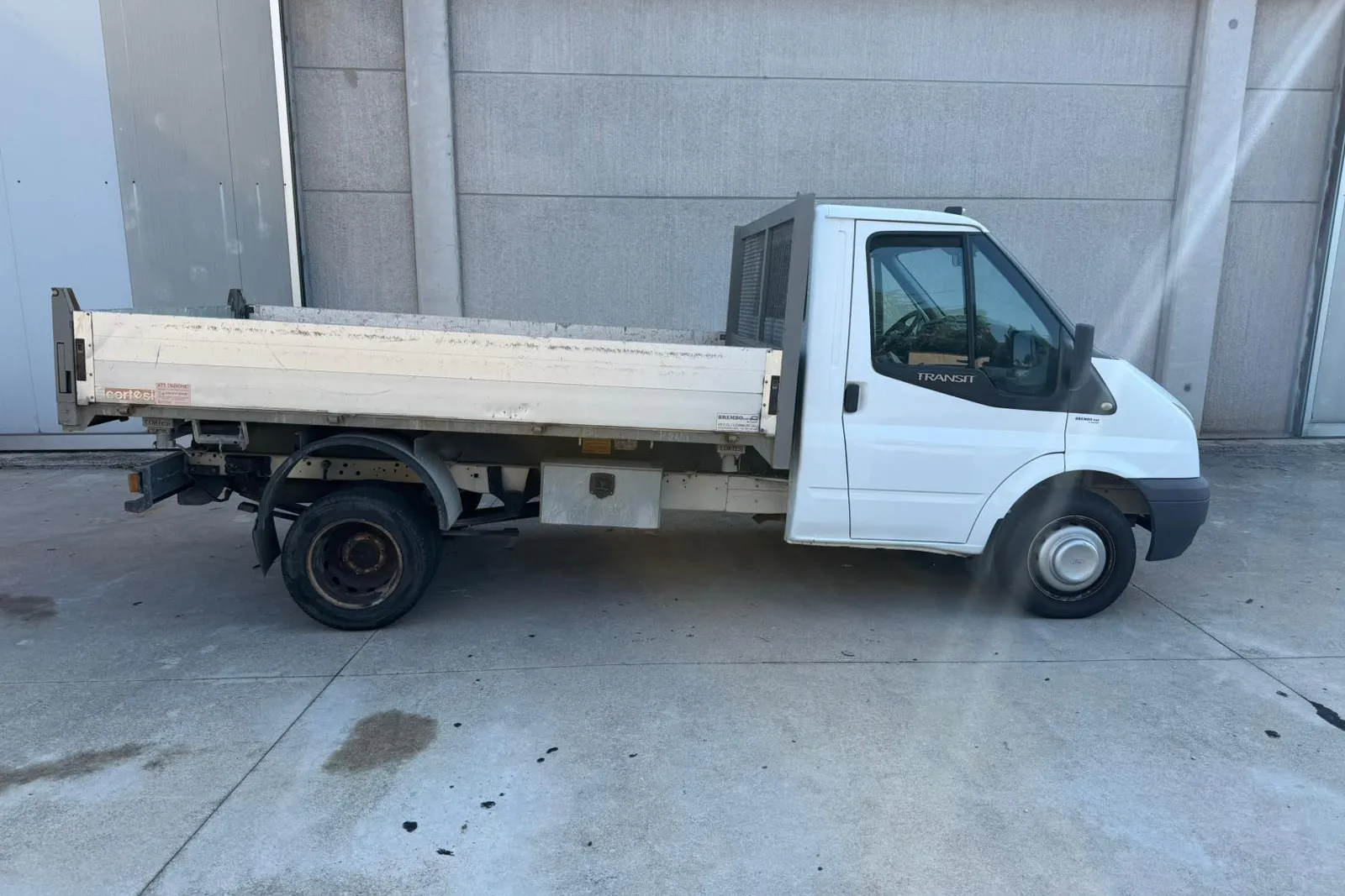 Furgone Ford Transit targato EB241NP