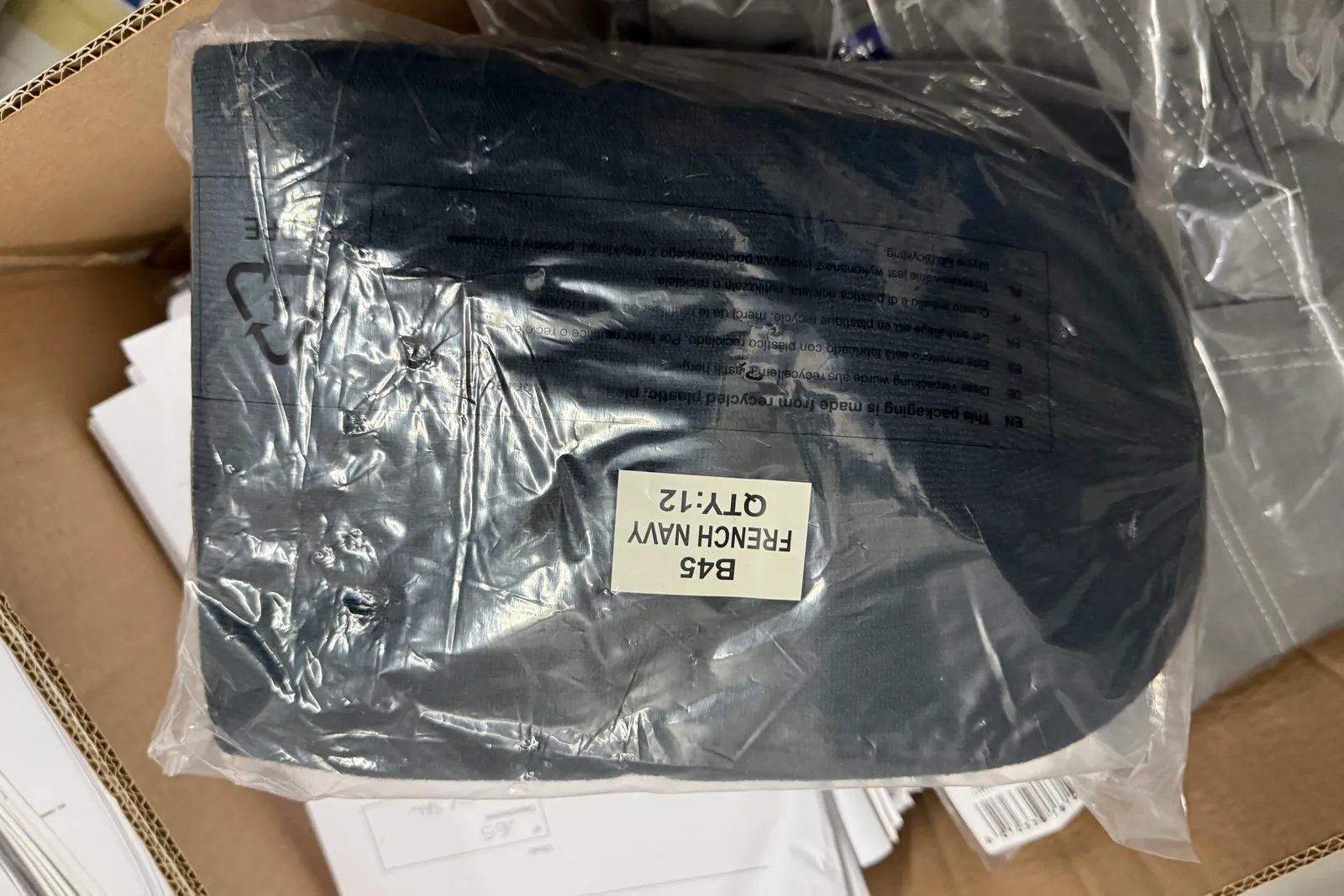 Magazzino tessuti, capi di abbigliamento e accessori – ID da n. 65 a n. 80