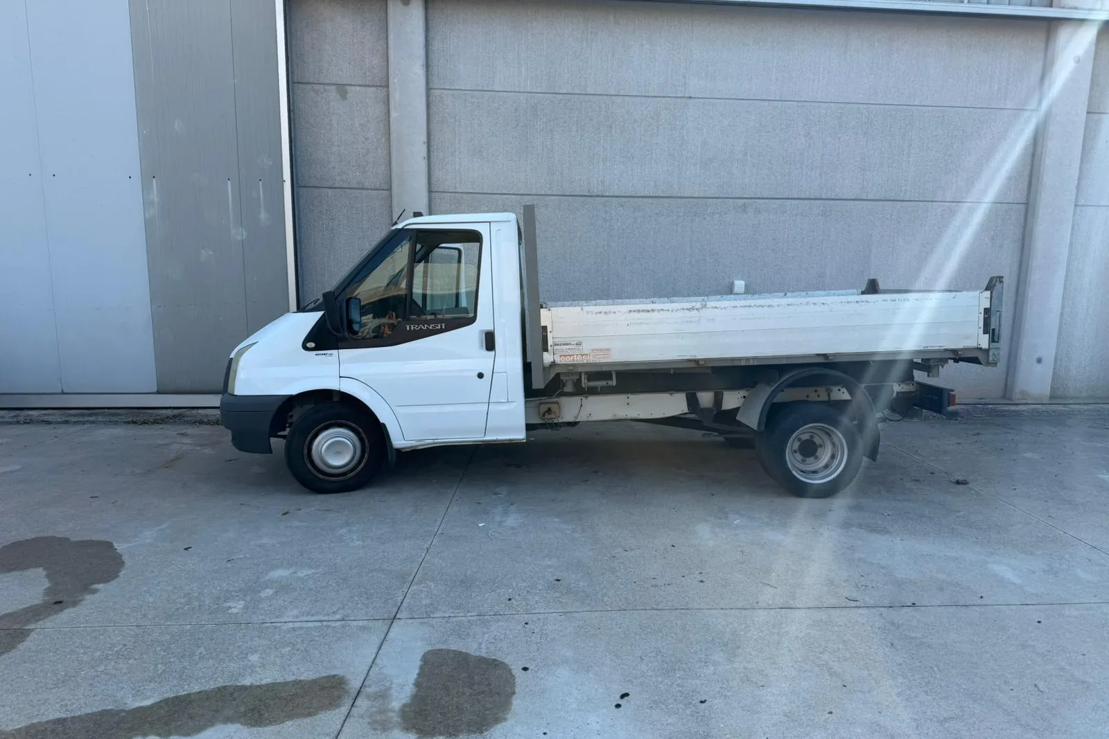 Furgone Ford Transit targato EB241NP