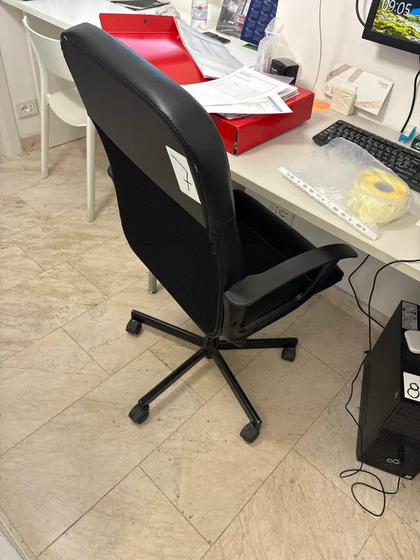 Marmo - rimanenze blocchi, semiblocchi, informi, pietrame, lastre, filagne e piastrelle, lotto espositivo e tavolo da esterno in marmo