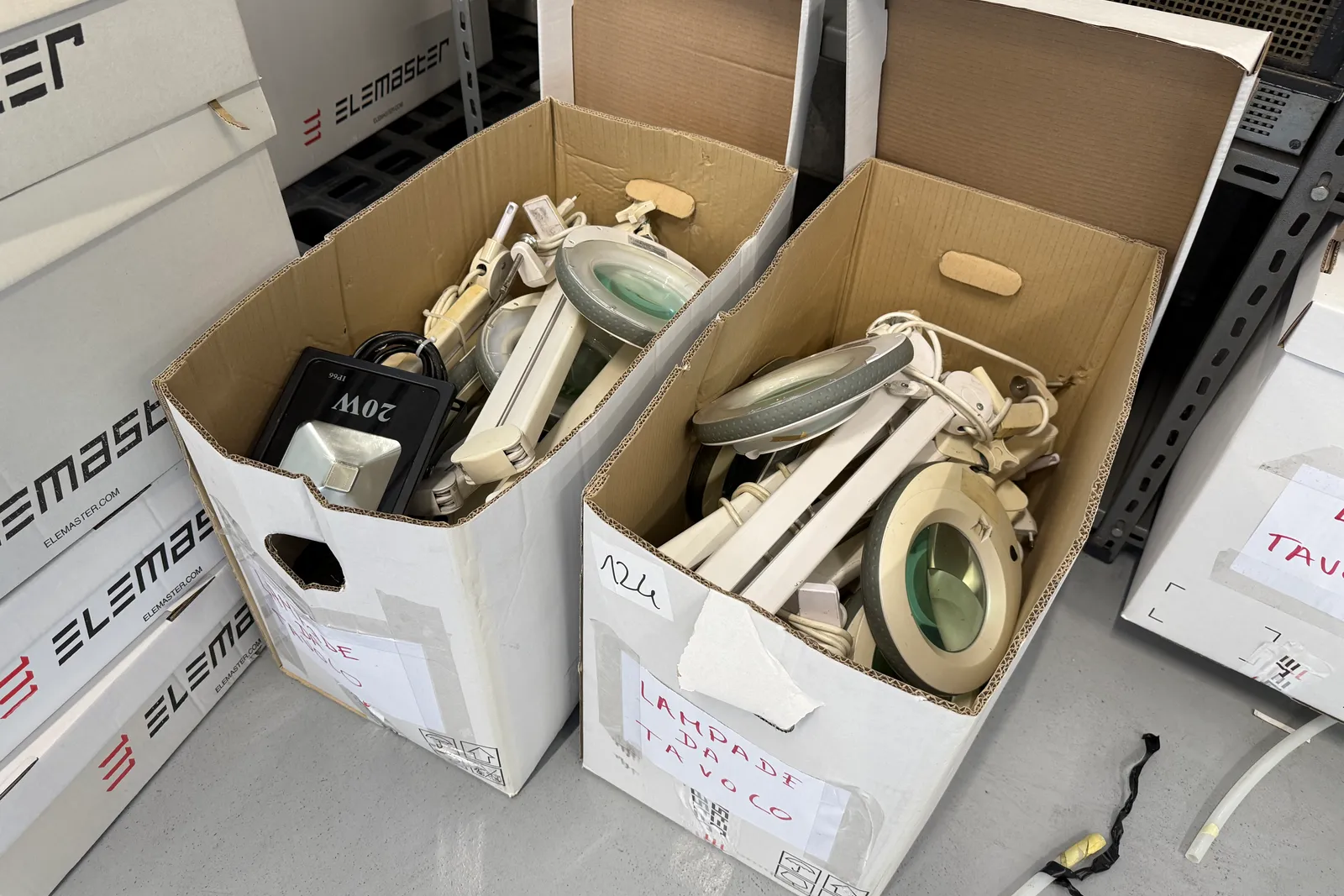 Arredi e macchine elettriche ed elettroniche da ufficio