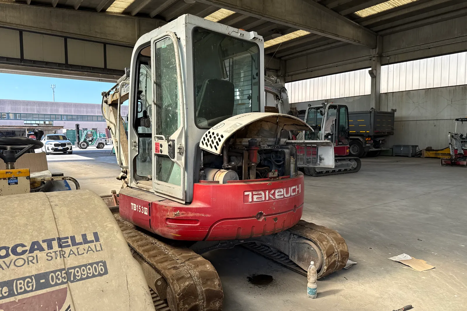 Escavatore cingolato Takeuchi mod. TB153FR, comprensivo di n. 3 benne