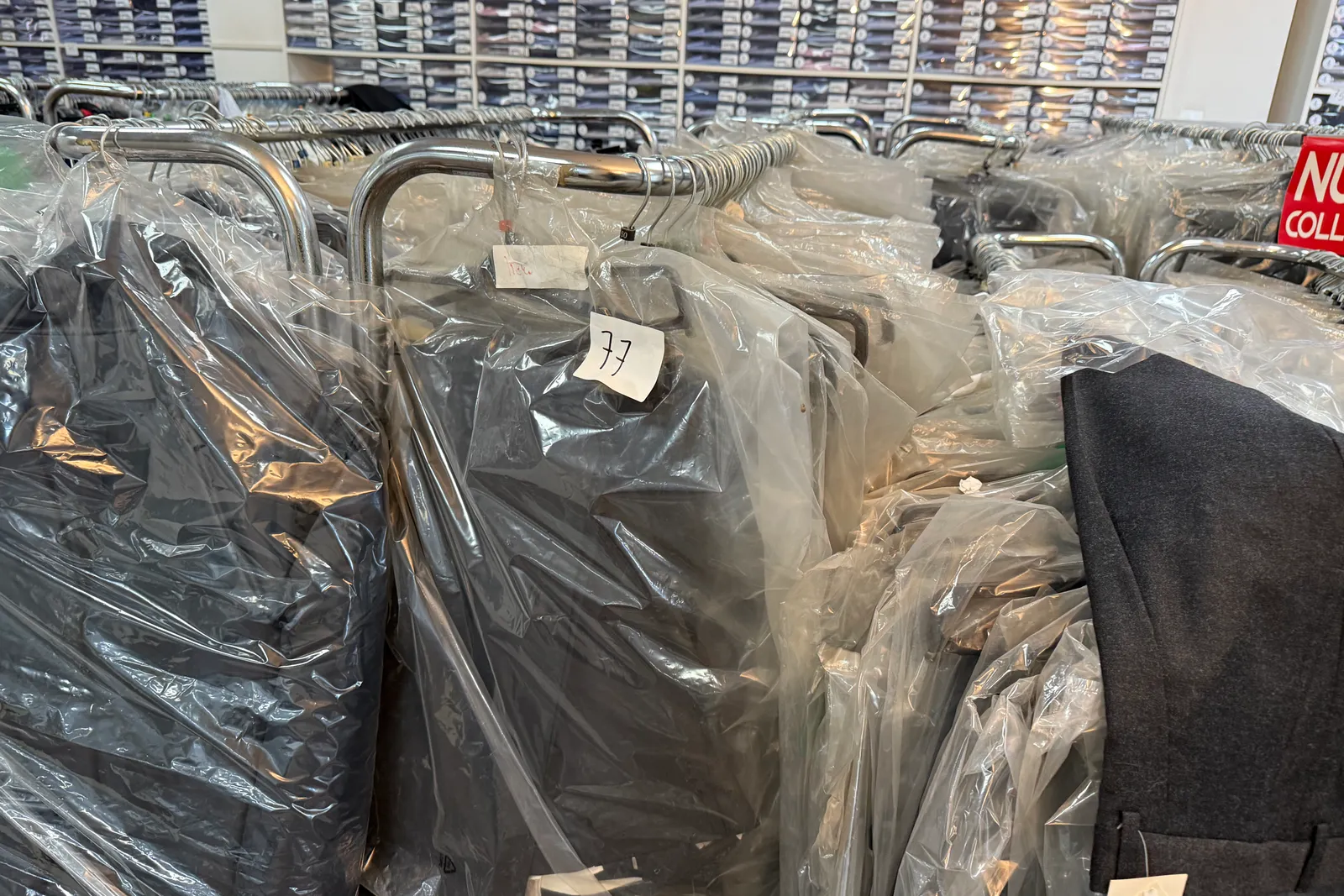 Magazzino tessuti, capi di abbigliamento e accessori – ID da n. 65 a n. 80