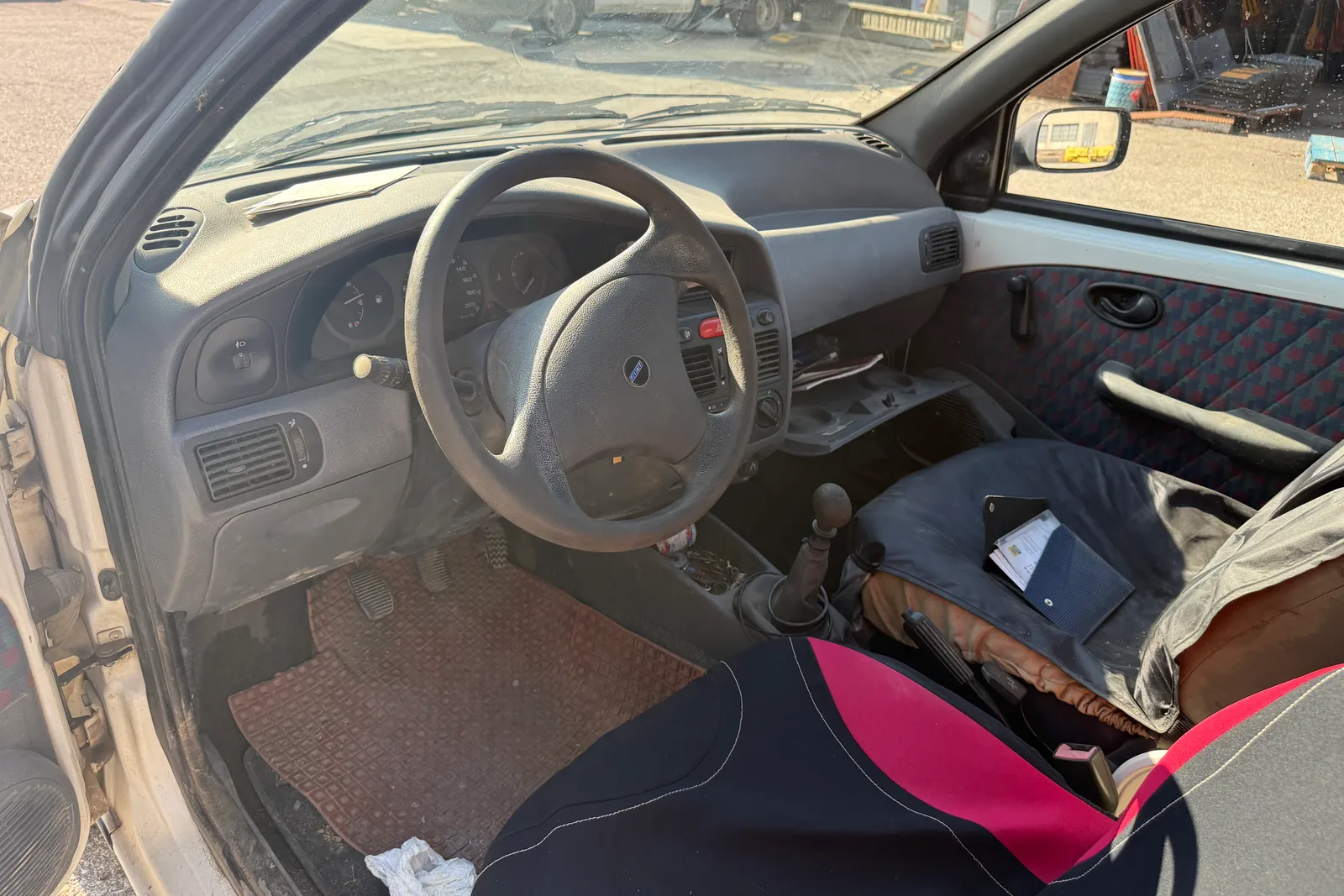 Autocarro Fiat Strada targato CZ290EZ