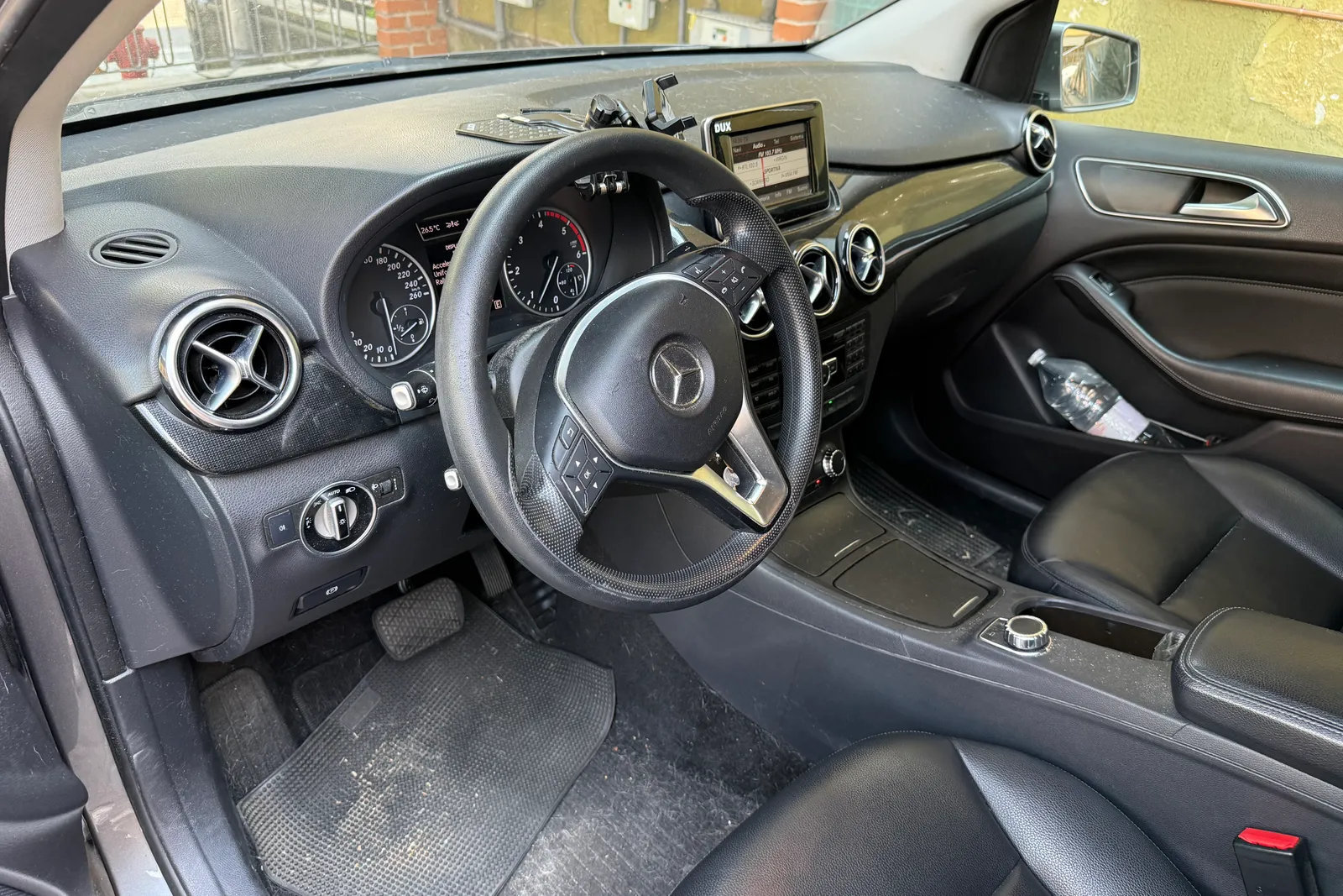 Autovettura Mercedes B 180 CDI targata ES775PG