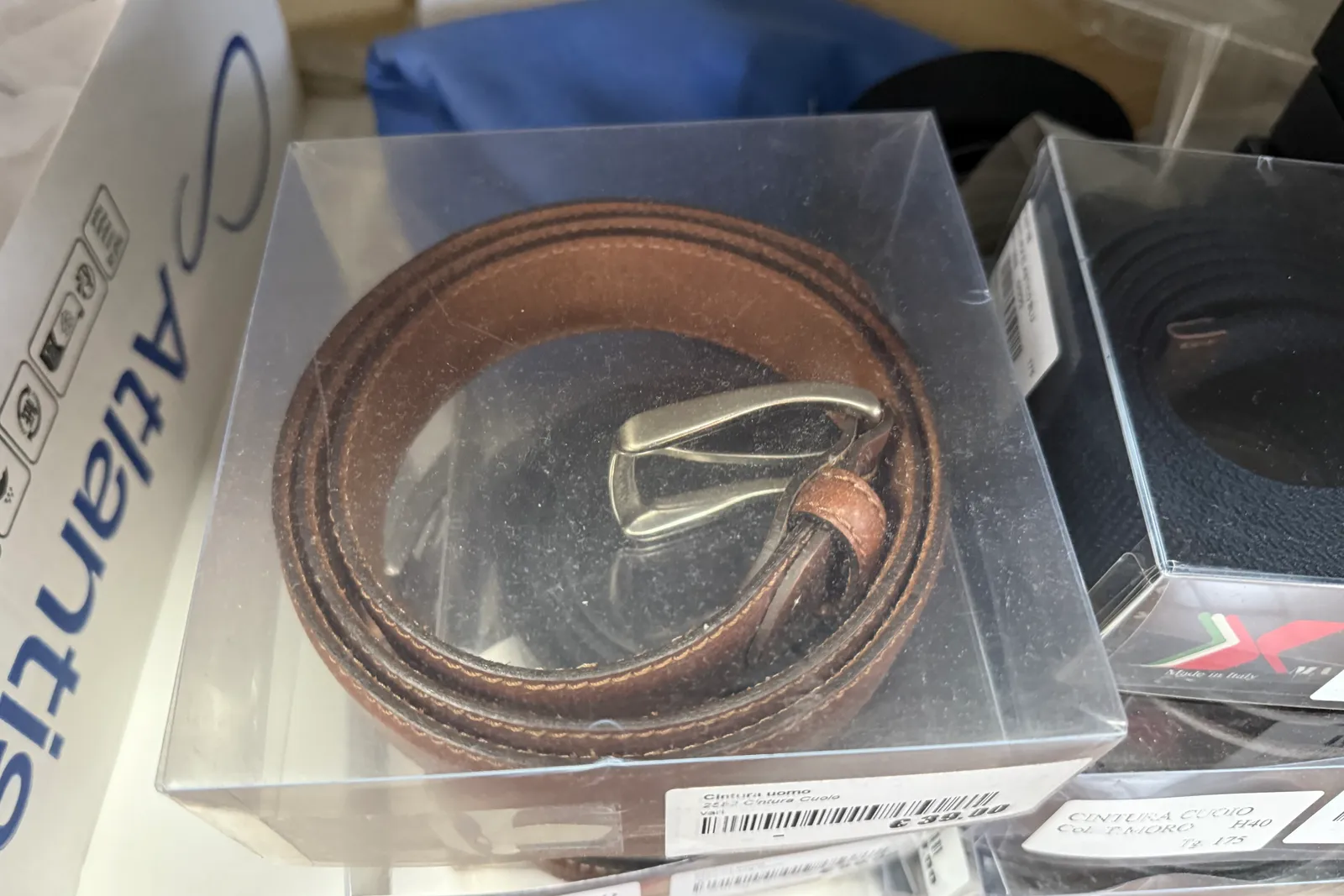 Magazzino tessuti, capi di abbigliamento e accessori – ID da n. 65 a n. 80