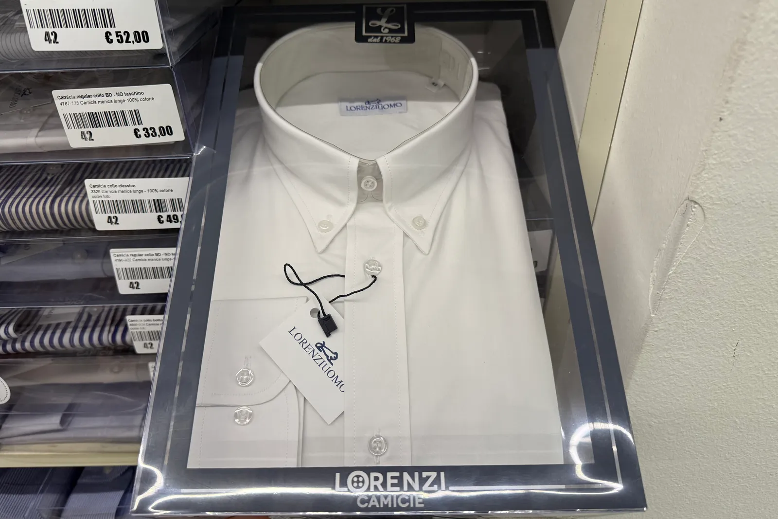 Magazzino tessuti, capi di abbigliamento e accessori – ID da n. 65 a n. 80