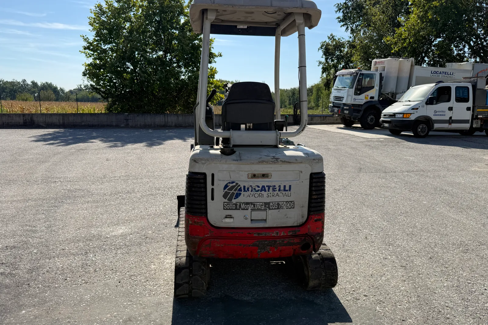 Miniescavatore cingolato Takeuchi mod. TB016S completo di n. 2 benne e coppia di rampe di carico