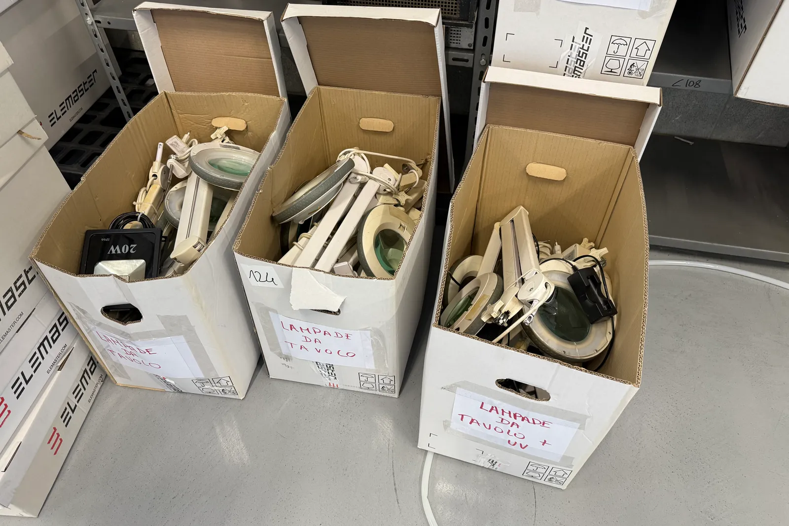 Arredi e macchine elettriche ed elettroniche da ufficio