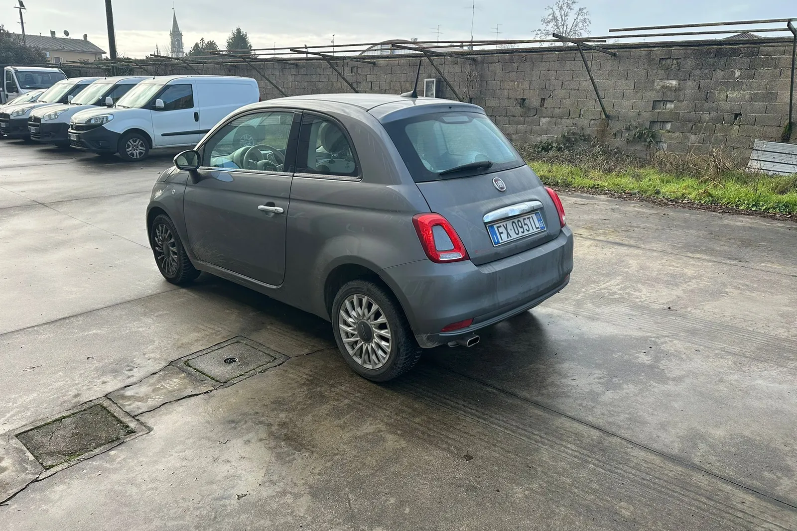 Autovettura FIAT 500 targata FX095TL