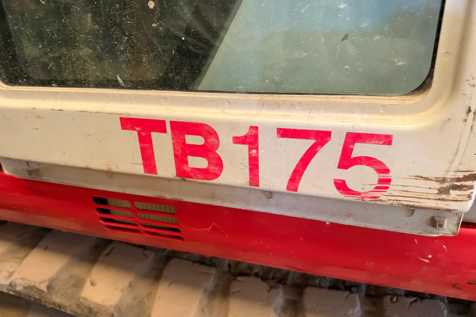 Escavatore cingolato Takeuchi mod. TB175 completo di n. 3 benne