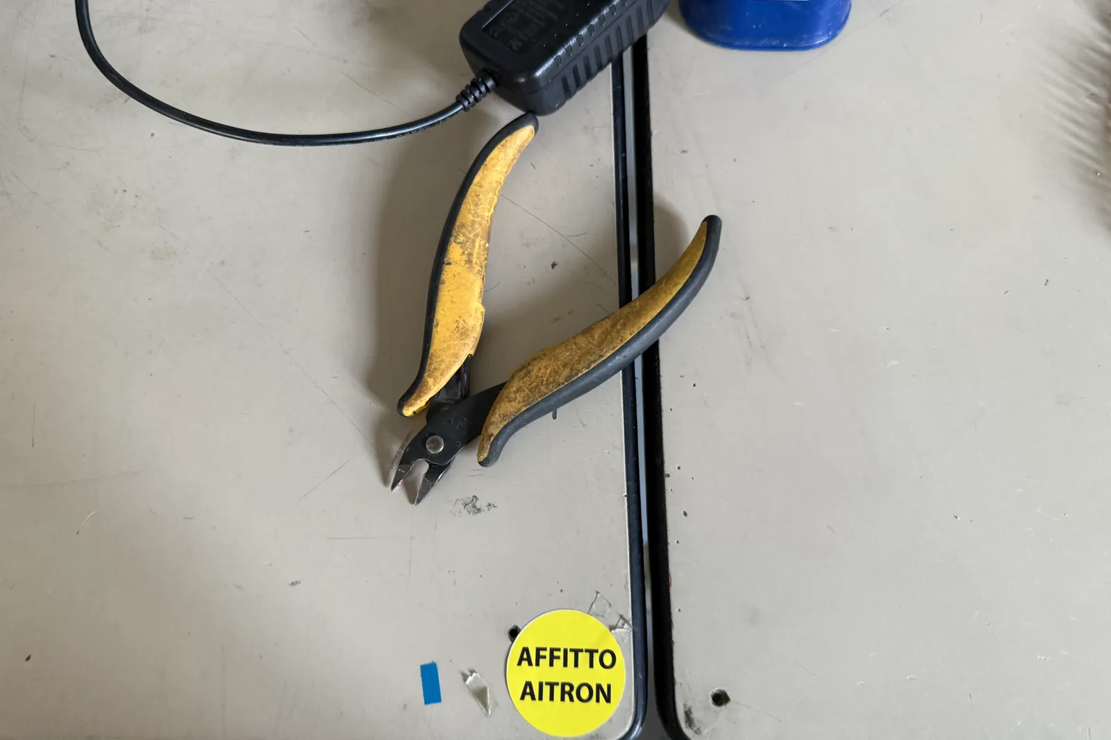 Stazioni saldanti, depuratori elettronici d’aria oltre piccoli attrezzi e componenti varie
