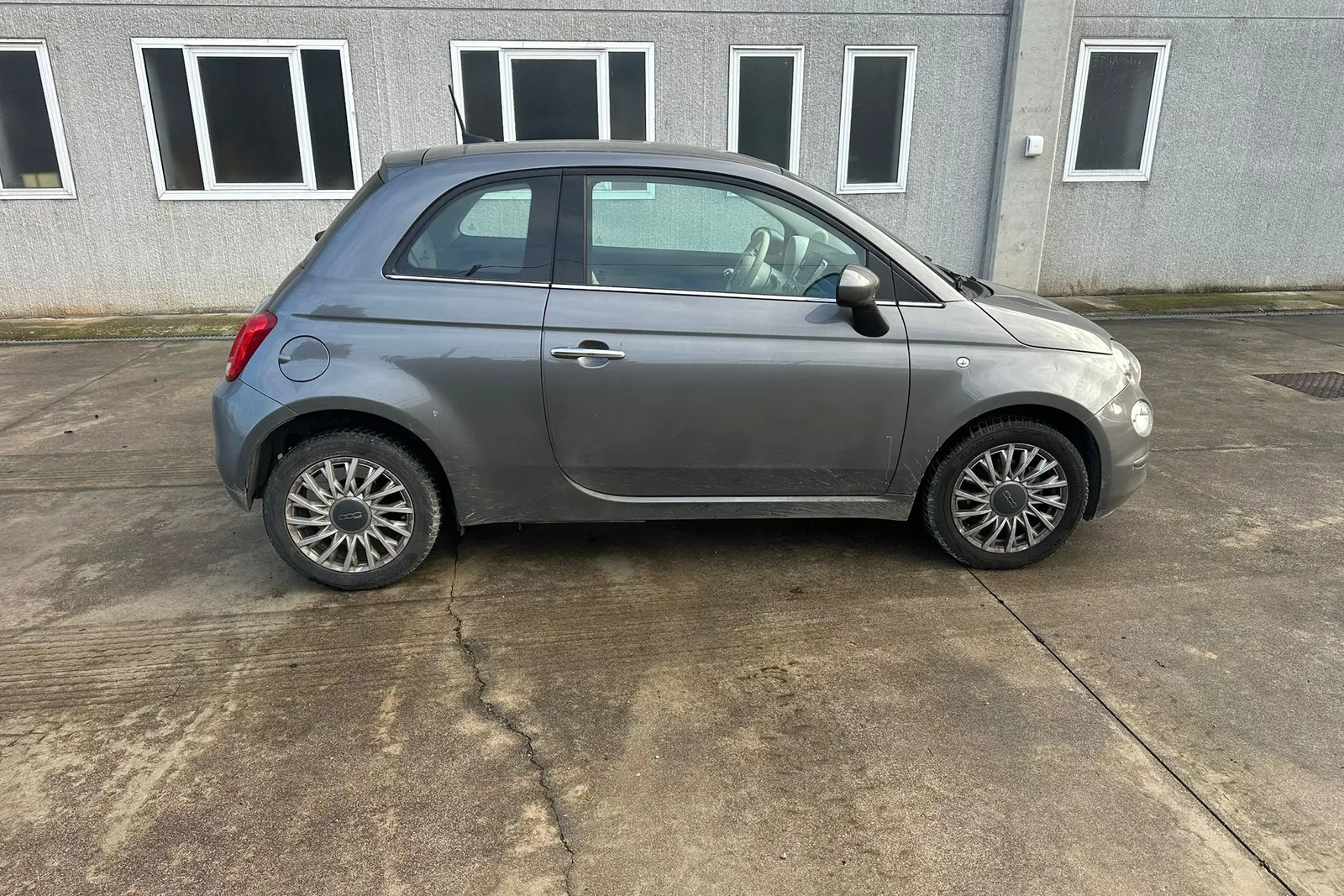 Autovettura FIAT 500 targata FX095TL