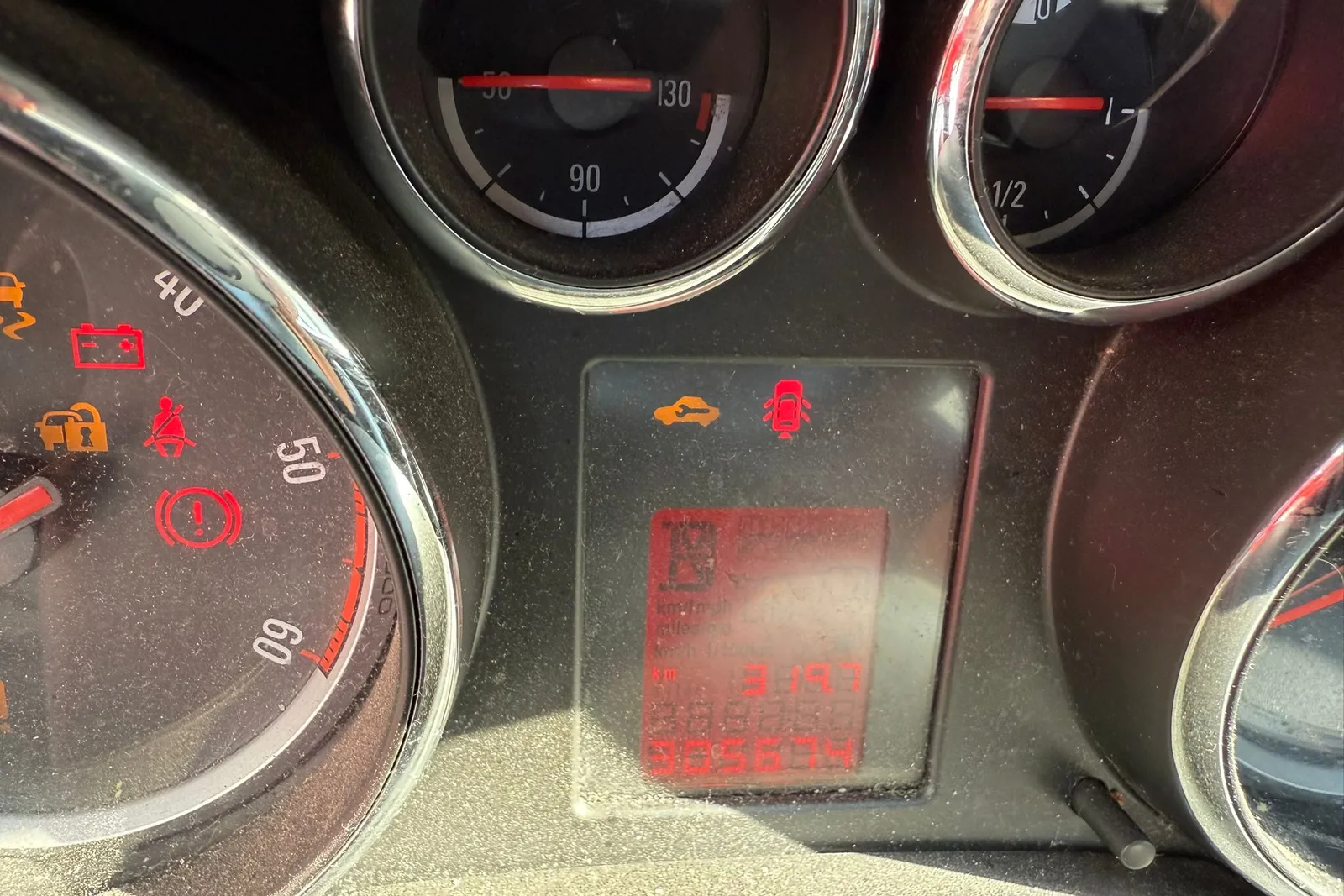 Autovettura Opel Astra targata ER422ZF oltre PC