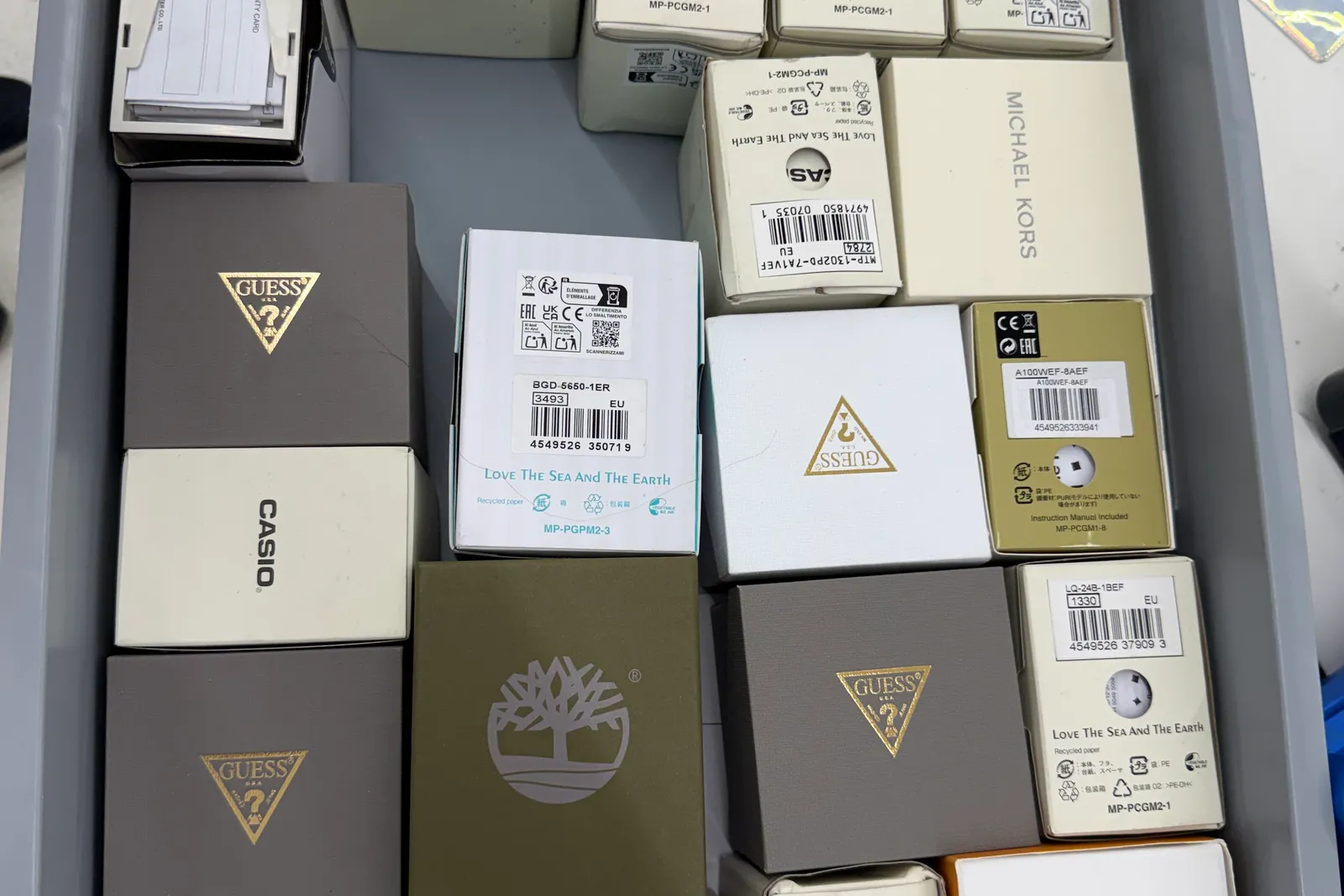 Stock prodotti, batterie, imballaggi, arredi e varie