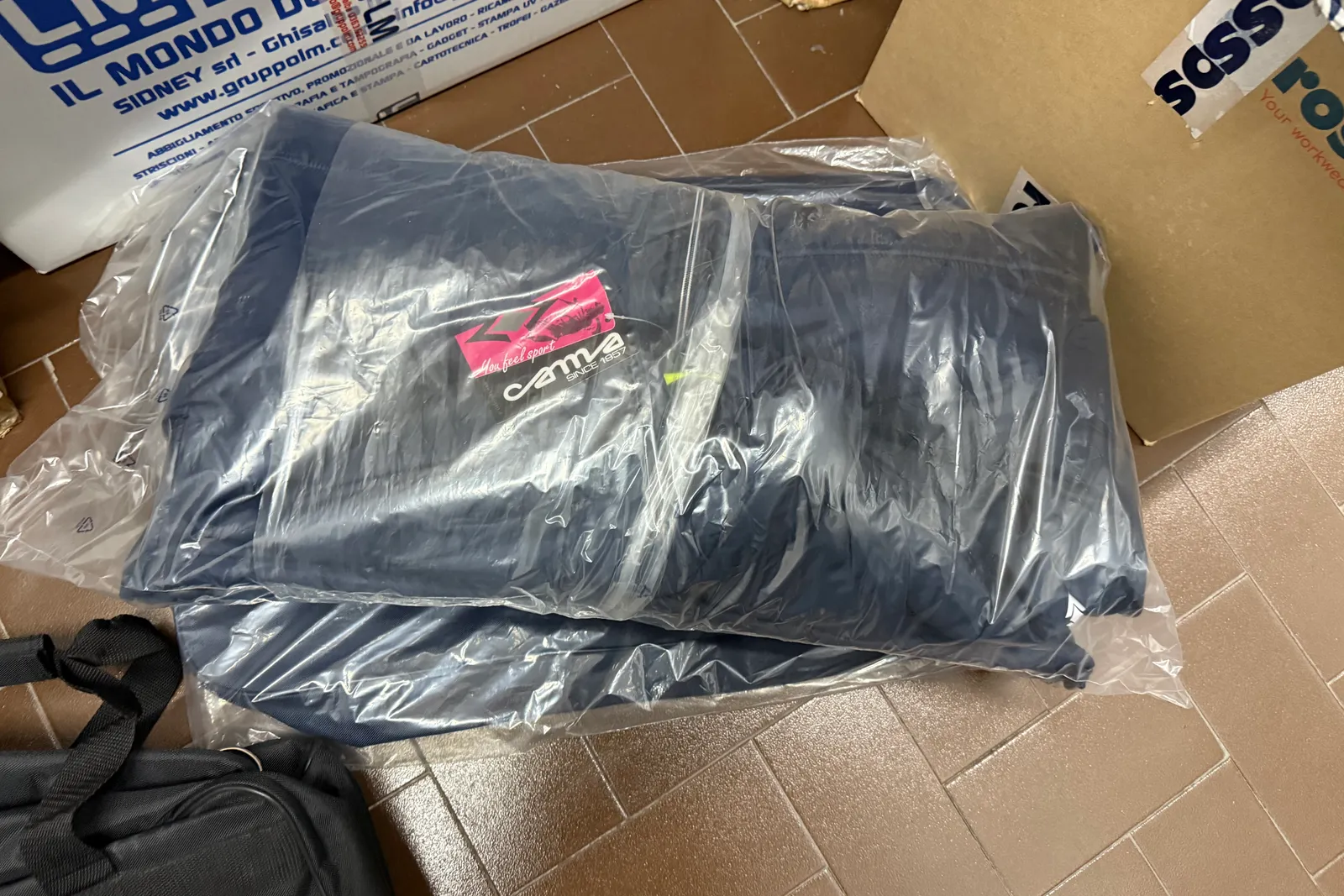 Magazzino tessuti, capi di abbigliamento e accessori – ID da n. 65 a n. 80