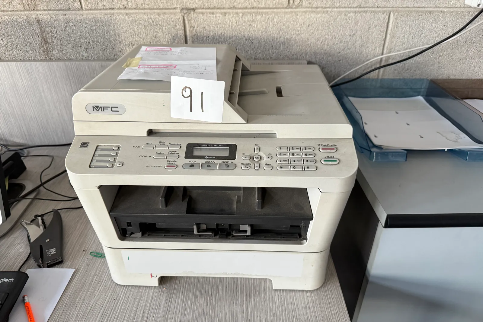 Arredi e macchine elettriche ed elettroniche da ufficio