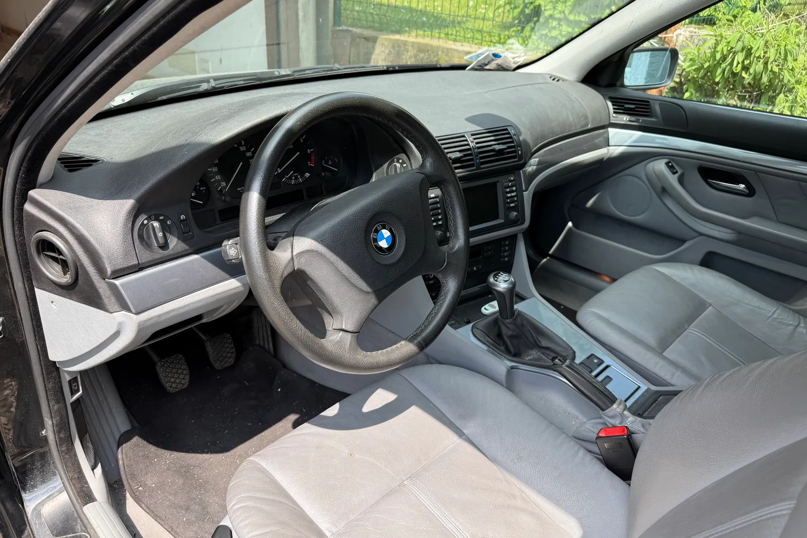 Lotto costituito da n. 2 autovetture: - Autovettura Opel Antara targata DT277DZ; - Autovettura BMW 520i targata CD700FJ