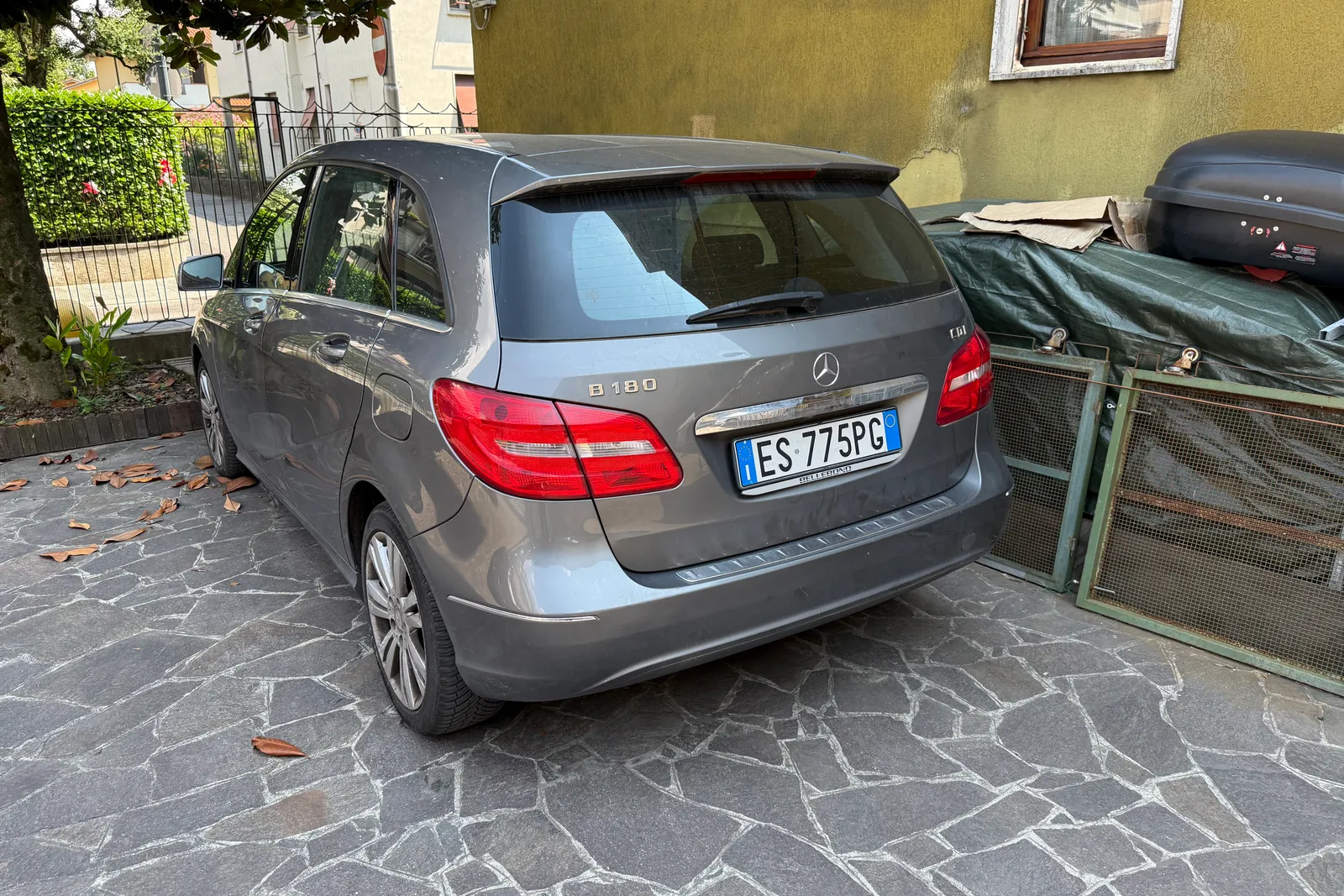 Autovettura Mercedes B 180 CDI targata ES775PG