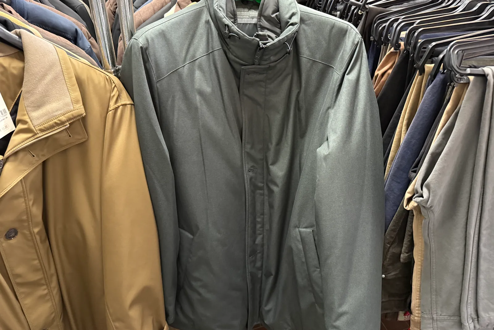 Magazzino tessuti, capi di abbigliamento e accessori – ID da n. 65 a n. 80