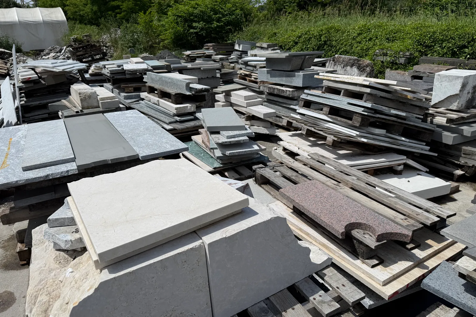 Rimanenze, strutture semifisse e macerie (ID 100, 101, 102, 103, 104)