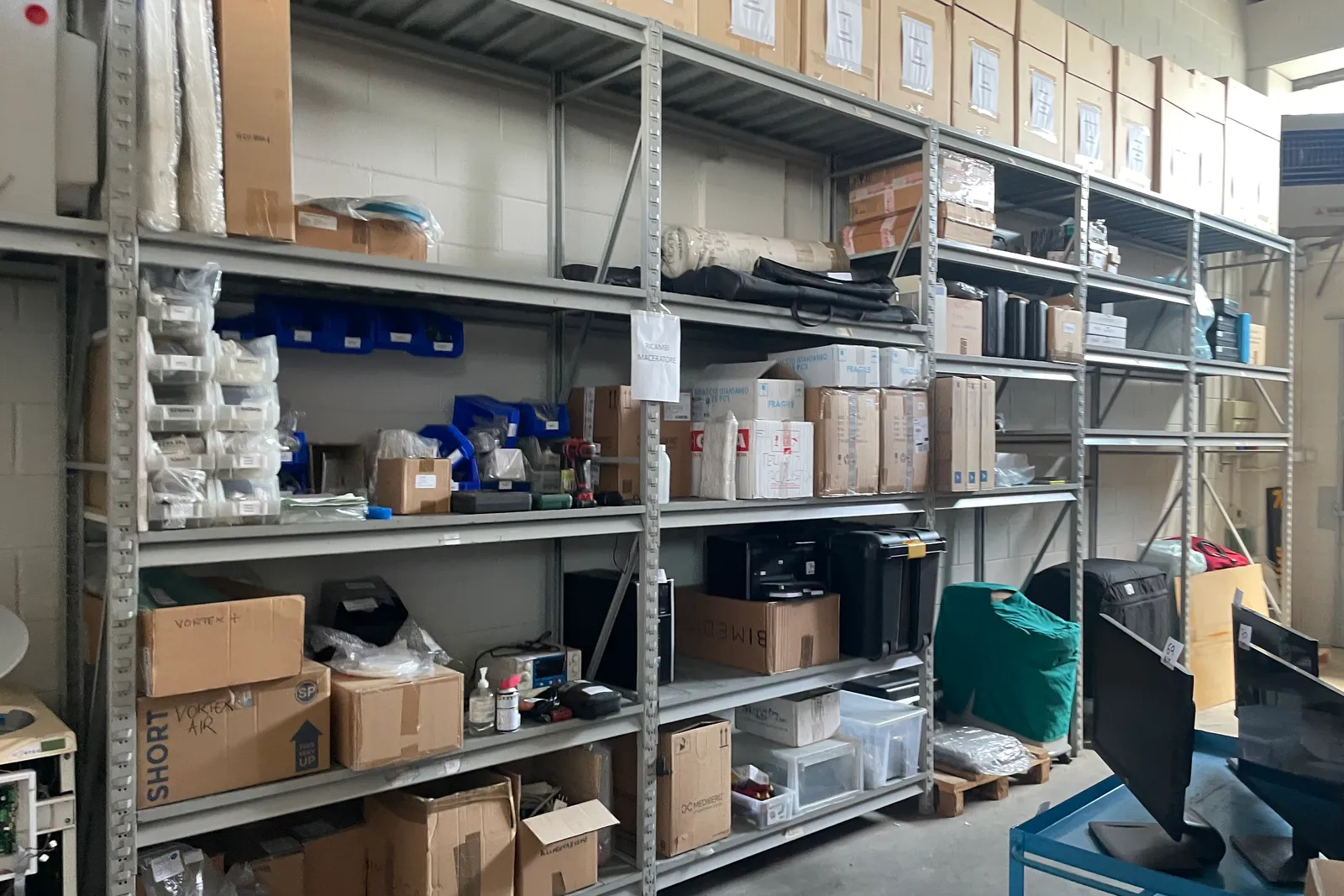 Rimanenze di magazzino, scala (ID 11) e scaffalatura (ID 22)