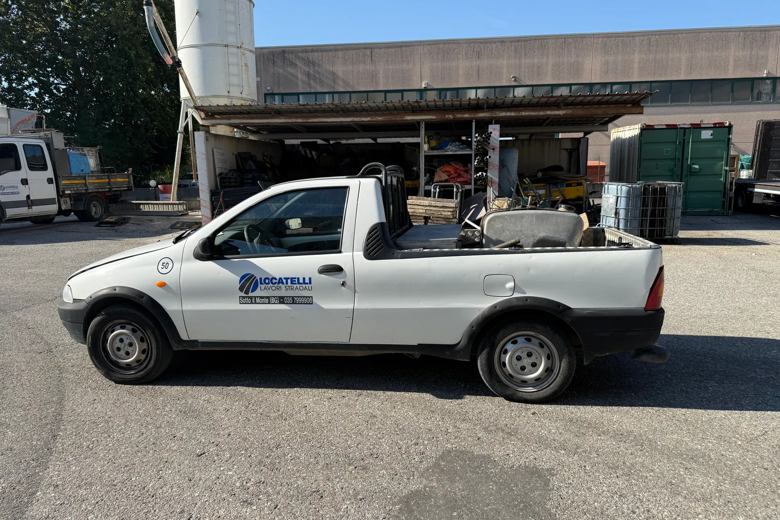 Autocarro Fiat Strada targato CZ290EZ