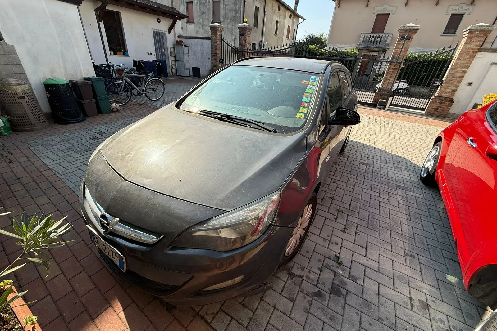 Autovettura Opel Astra targata ER422ZF oltre PC