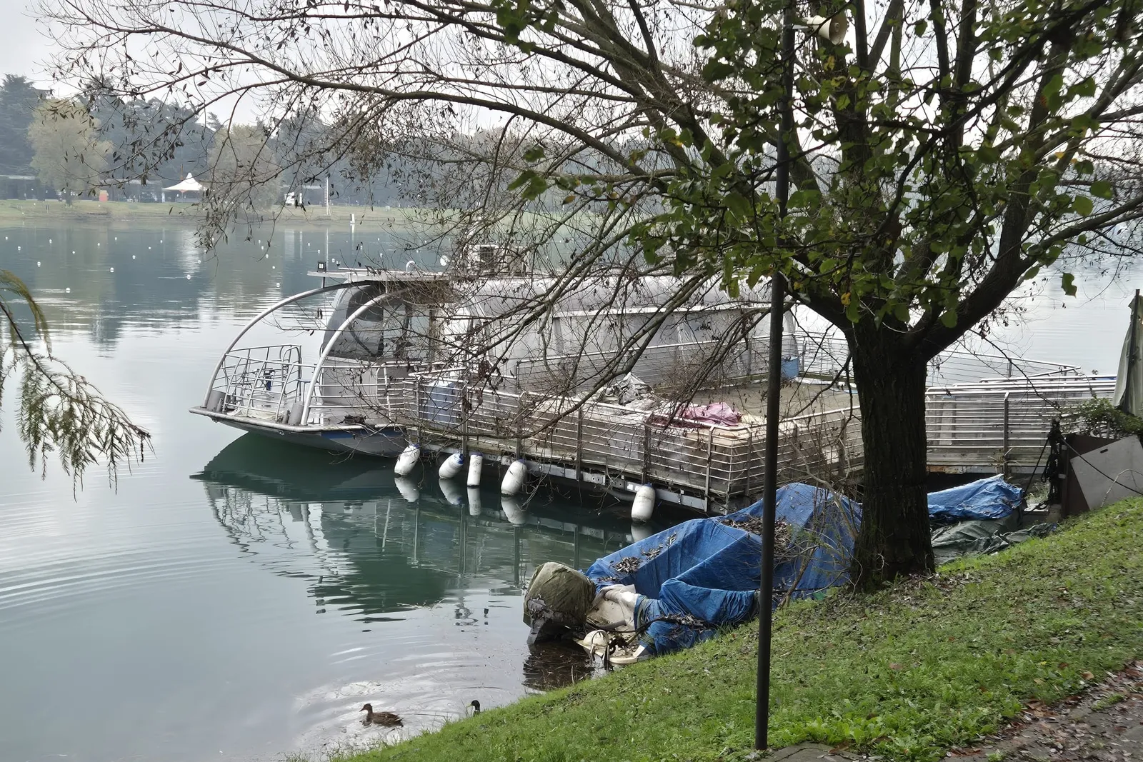 Battello passeggeri per navigazione interna con sistema centrale di pilotaggio da remoto denominata “LE JARDINE”, progettata per impiego su acque riparate e per attività di trasporto