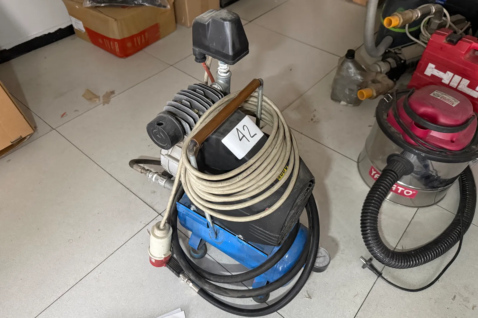 Arredi, scaffali, condizionatori, utensili e minuteria settore idraulico (esclusi ID 37 e beni asserviti all’immobile)