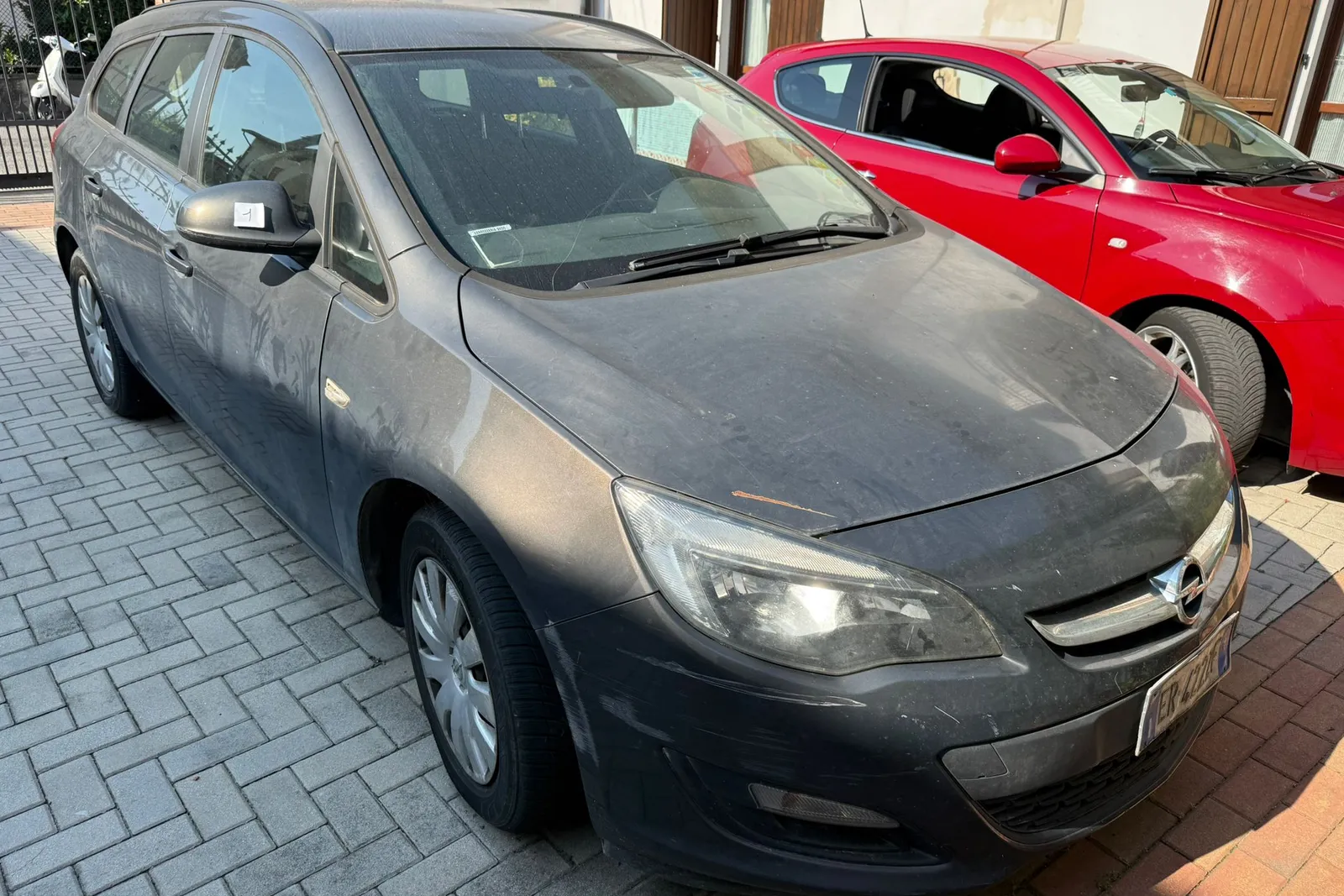Autovettura Opel Astra targata ER422ZF oltre PC