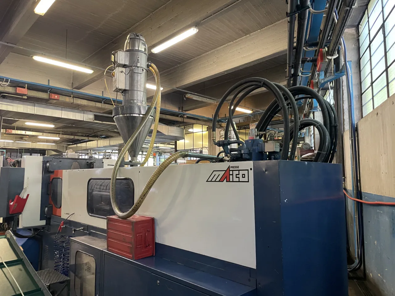 Pressa oleodinamica per stampaggio plastica Maico Presse