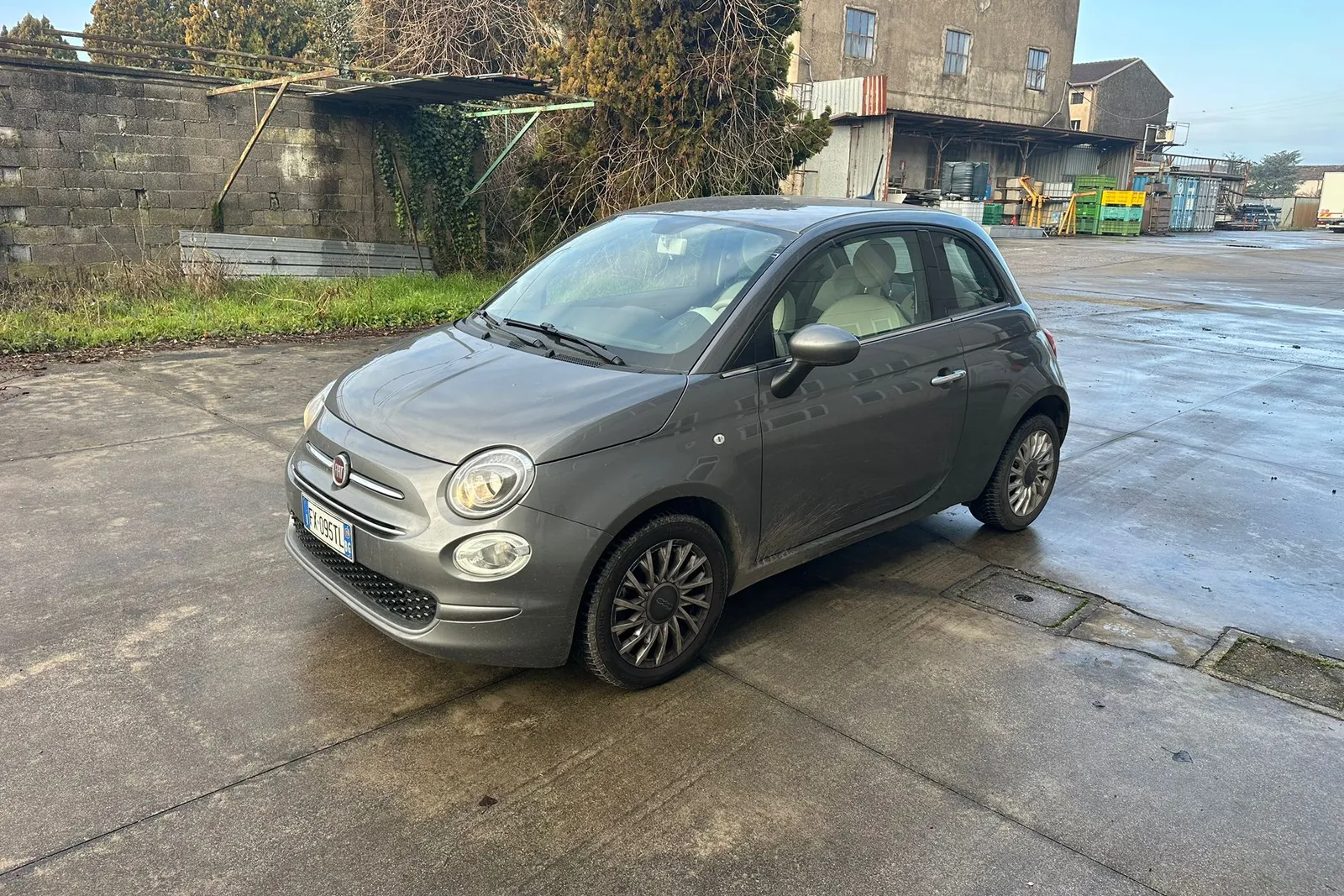 Autovettura FIAT 500 targata FX095TL