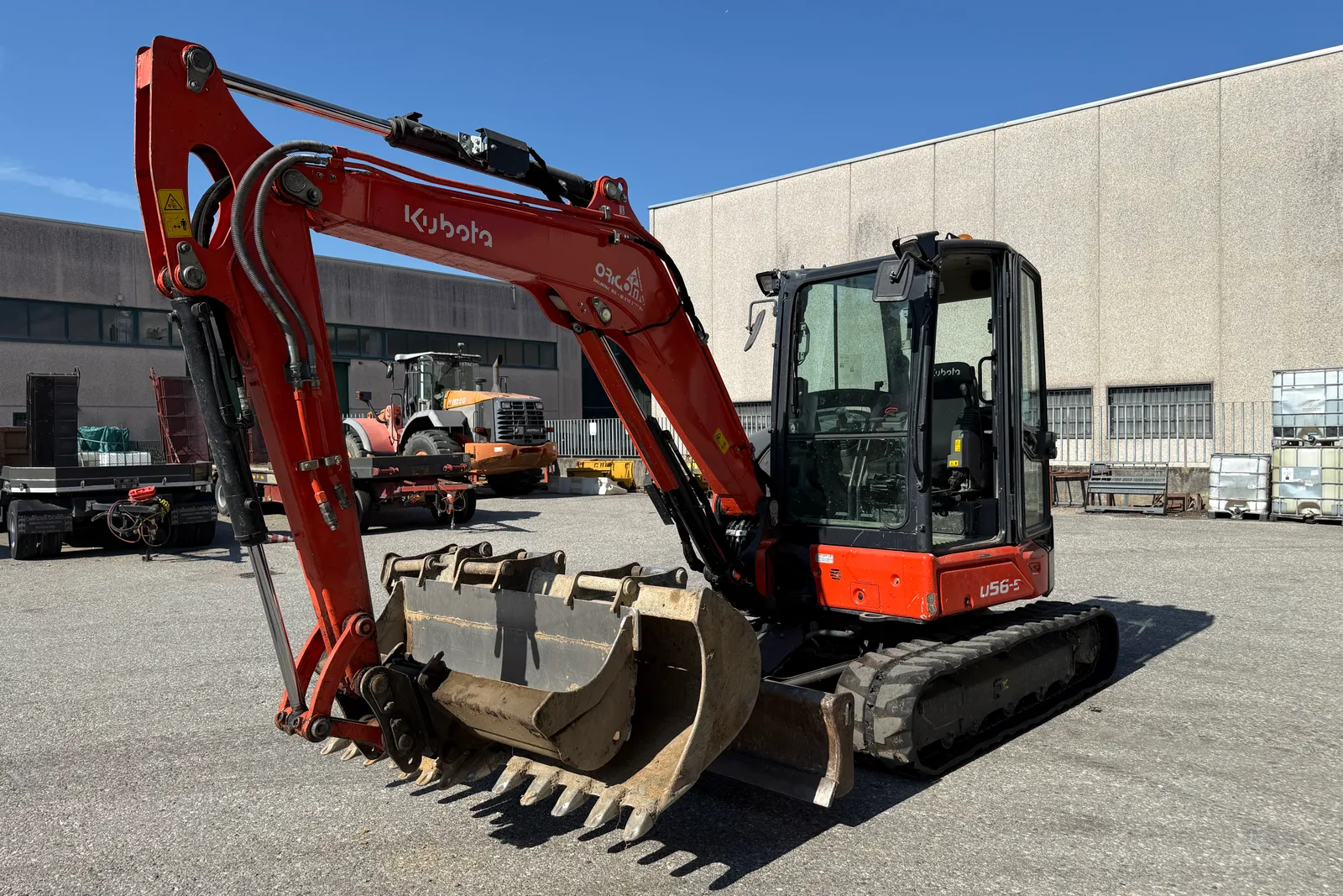 Escavatore Kubota mod. U56-5 completo di n. 3 benne e martello demolitore