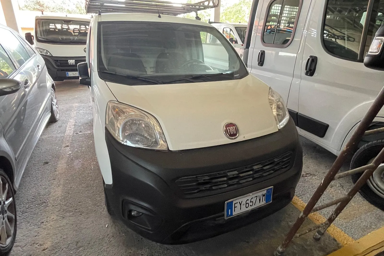 Fiat Fiorino targato FY657VM
