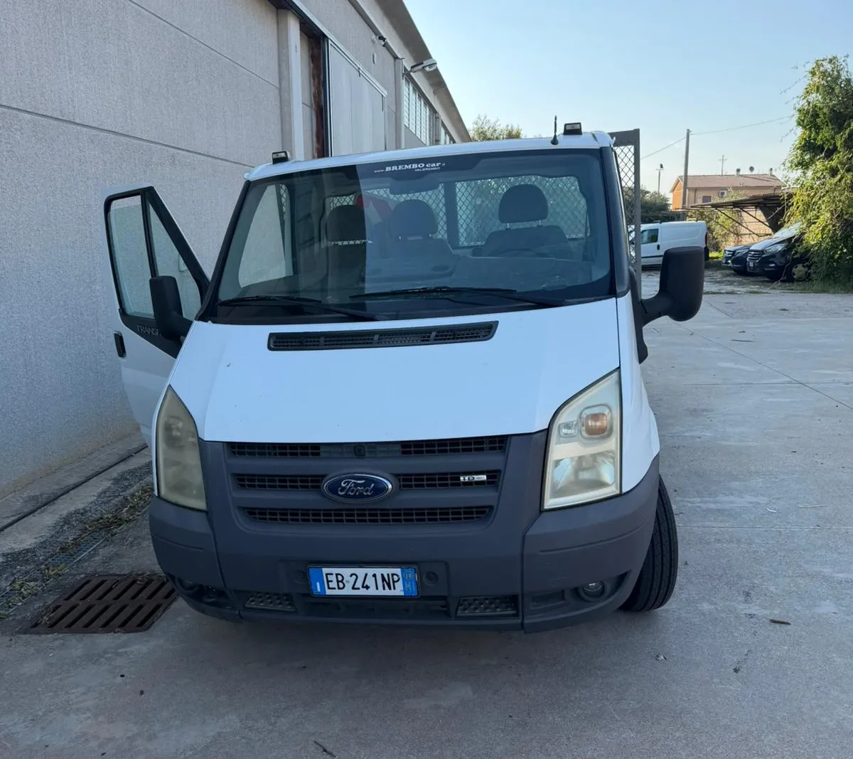 Furgone Ford Transit targato EB241NP