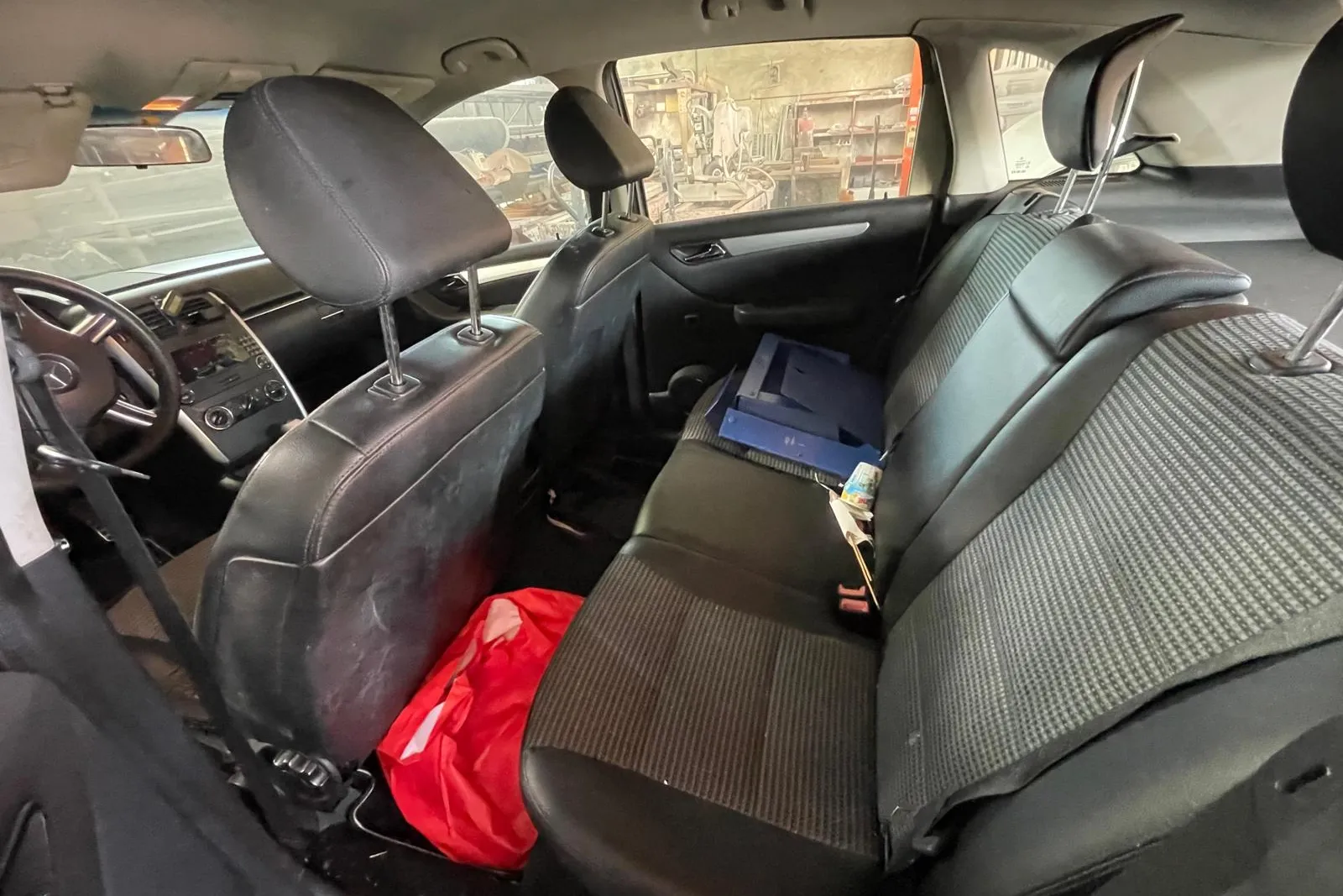 Autovettura Mercedes Classe B 180CDI targata DK547WW