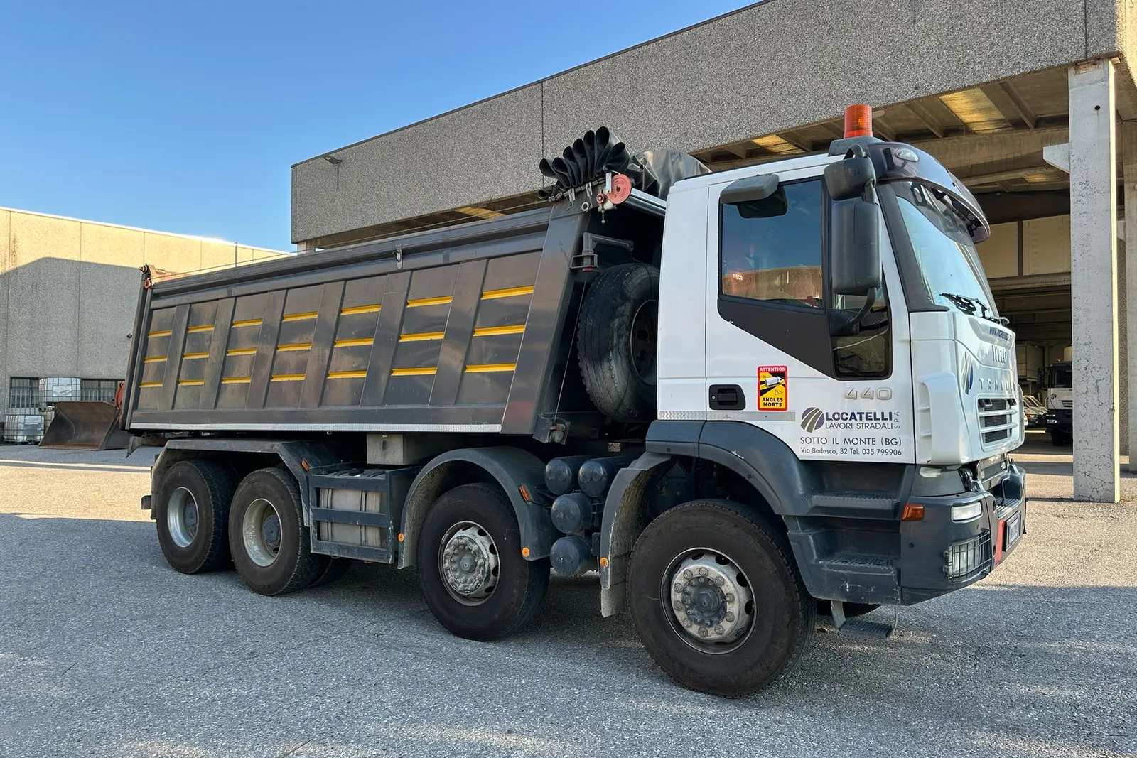 Autocarro ribaltabile Iveco Magirus A410T/Colombo targato DA178NZ