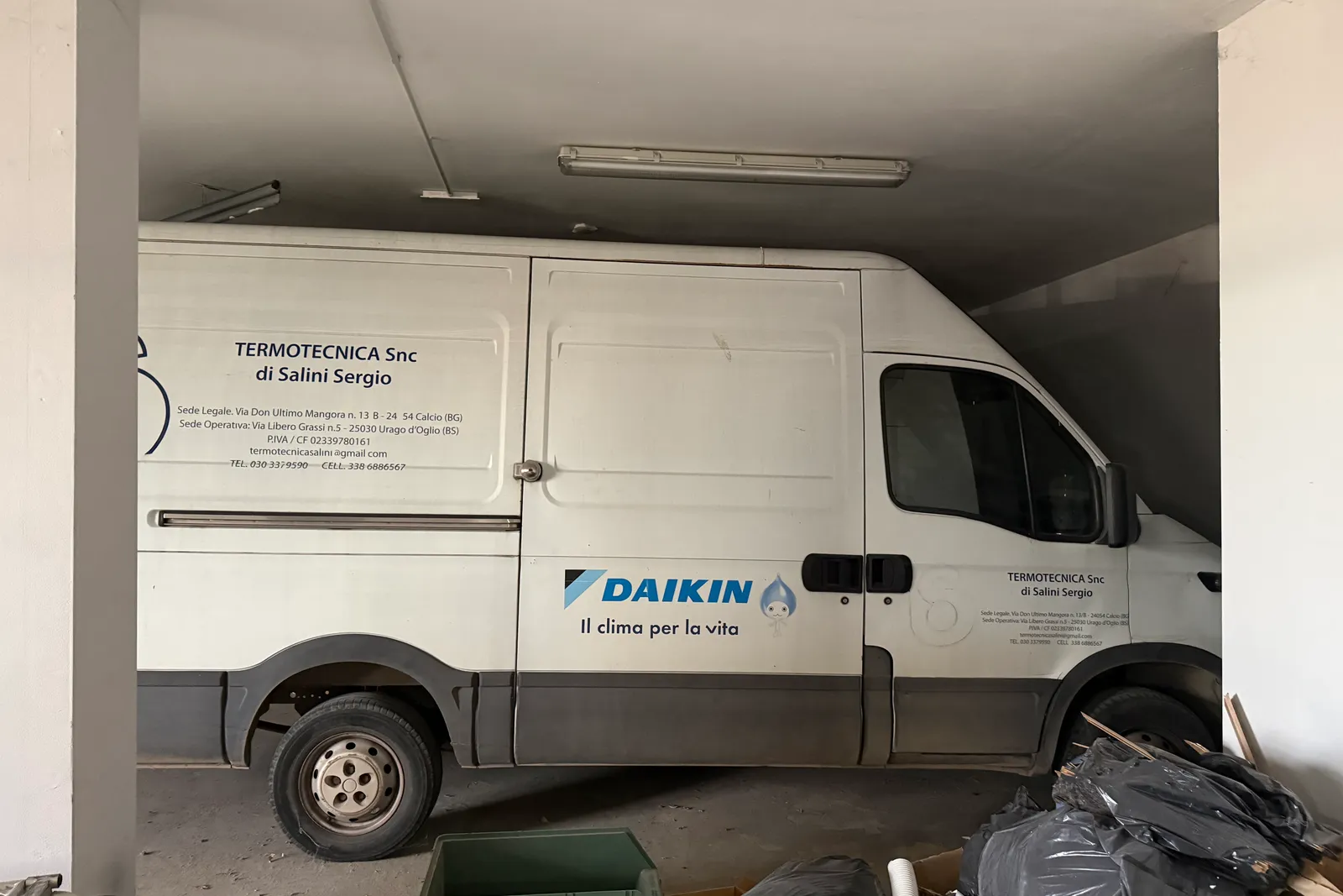 Furgone Iveco Daily targato CZ726RB