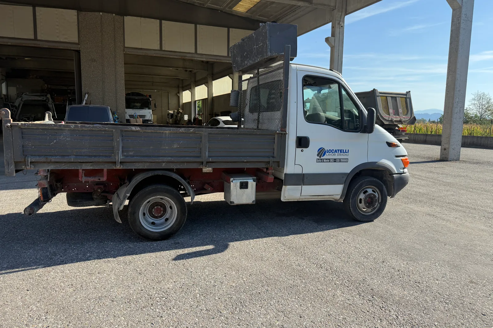 Autocarro ribaltabile Iveco Daily (35C9A) targato CD003FF 
