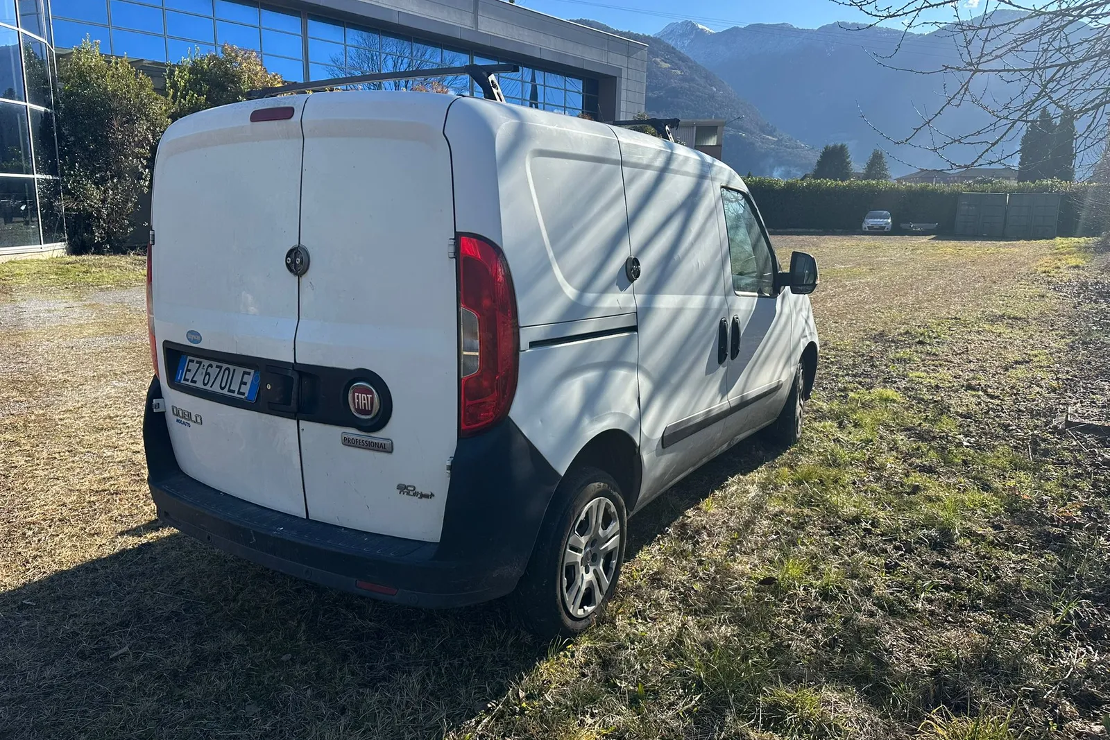 Autocarro Fiat Doblò targato EZ670LE